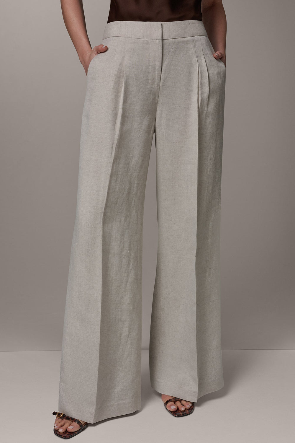 Donna Karan | MID-RISE PLEATED WIDE-LEG PANT