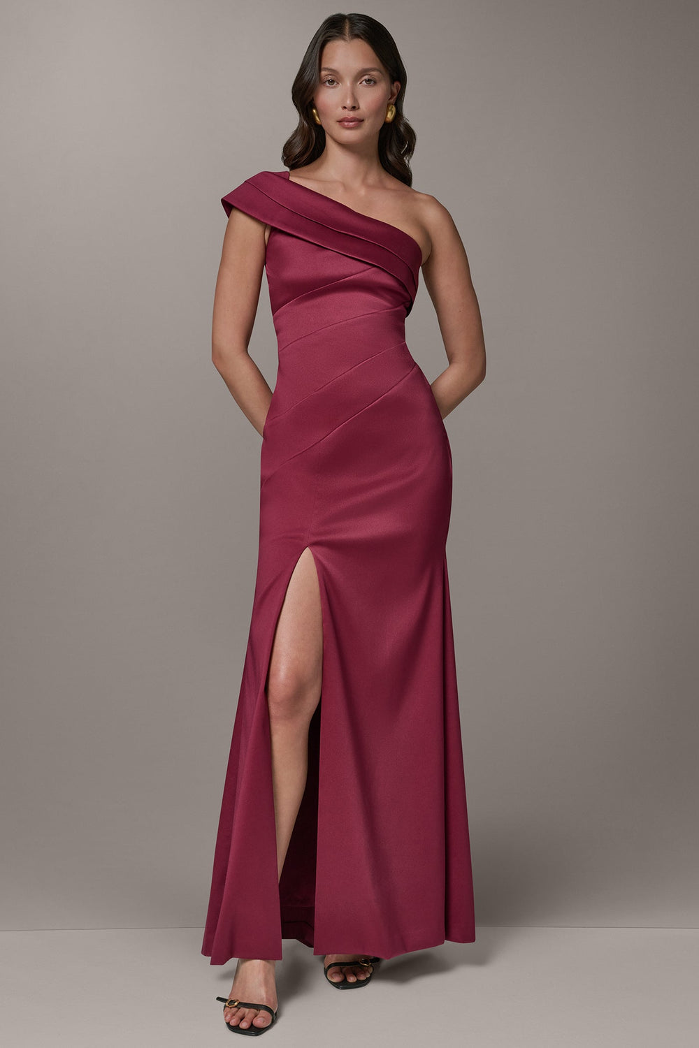 Donna Karan | ONE-SHOULDER GOWN