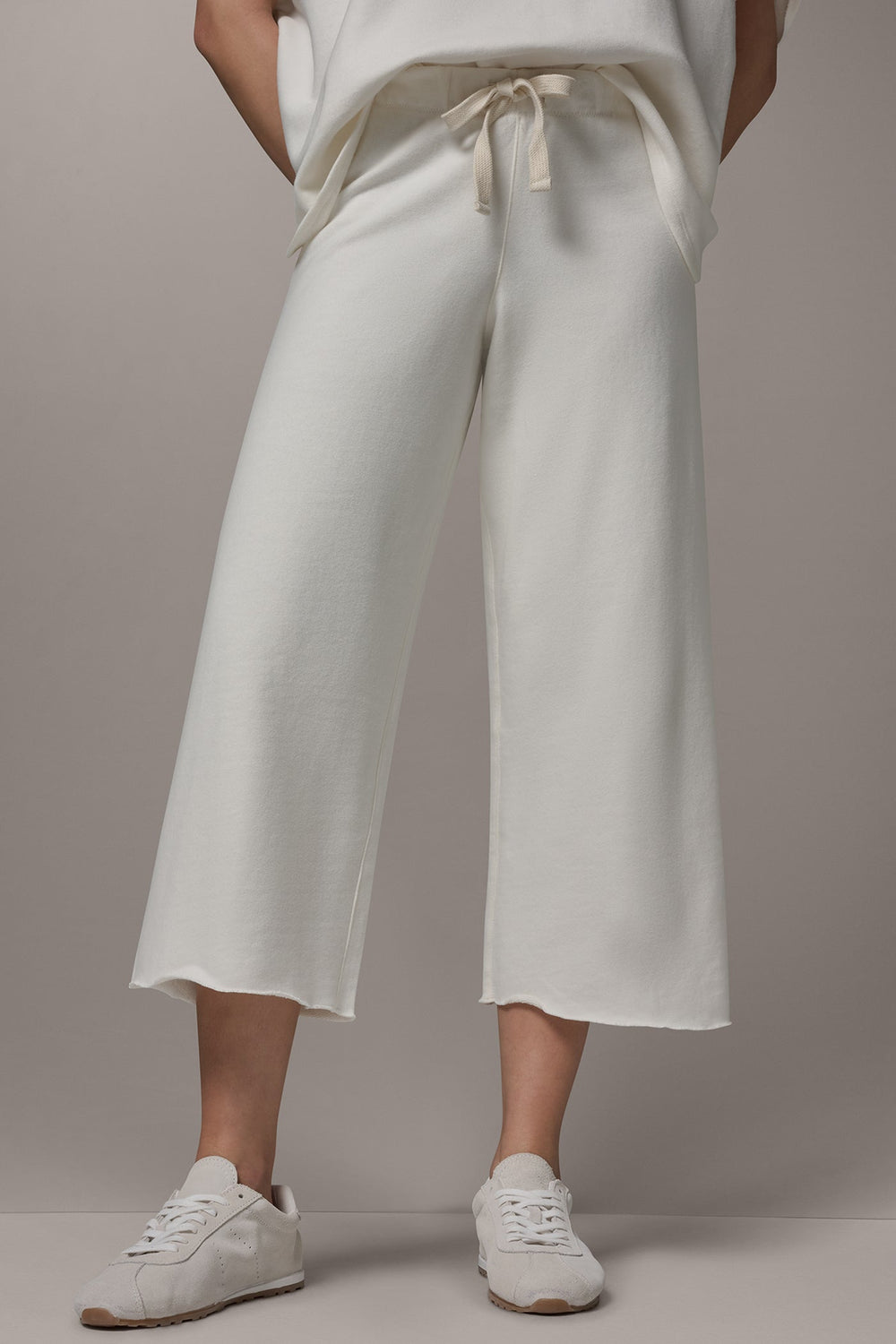 Donna Karan | MID-RISE STRAIGHT-LEG CAPRI PANT