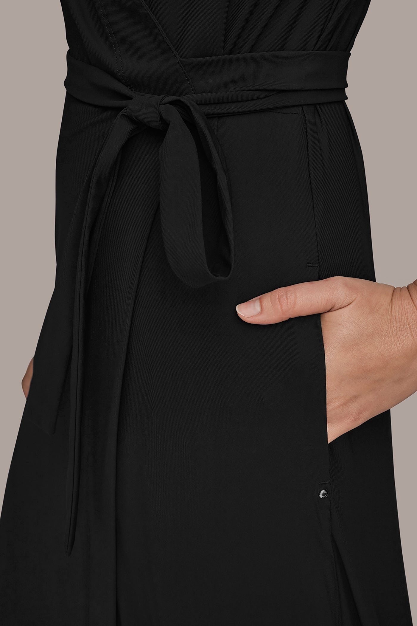 Donna Karan | THE MODERN TRAVEL ELBOW-SLEEVE MIDI WRAP DRESS