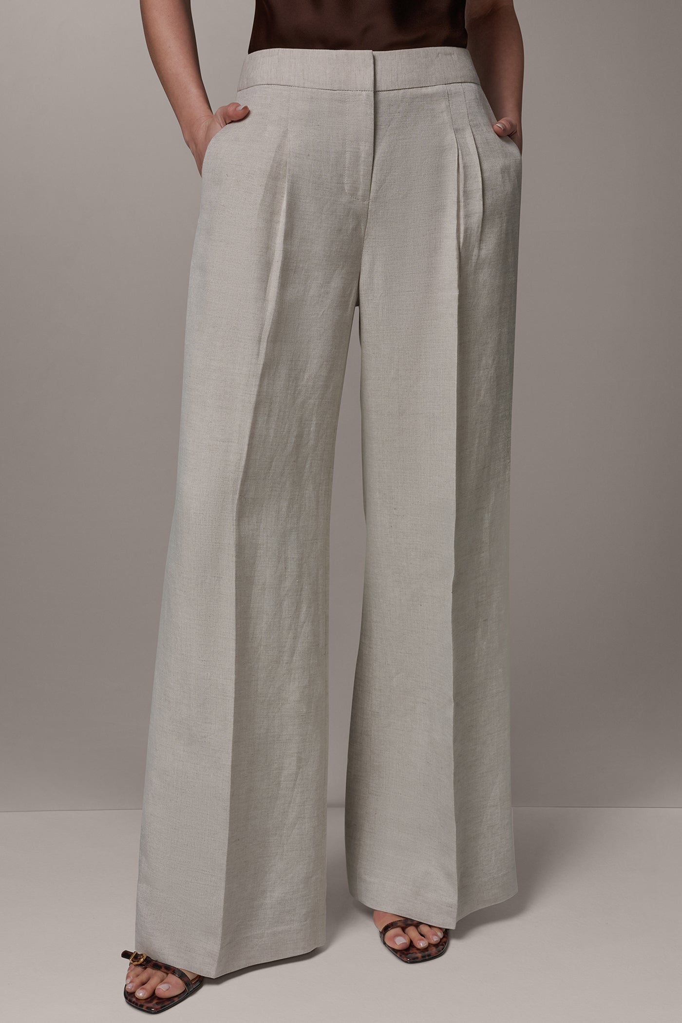 Donna Karan | MID-RISE PLEATED WIDE-LEG PANT