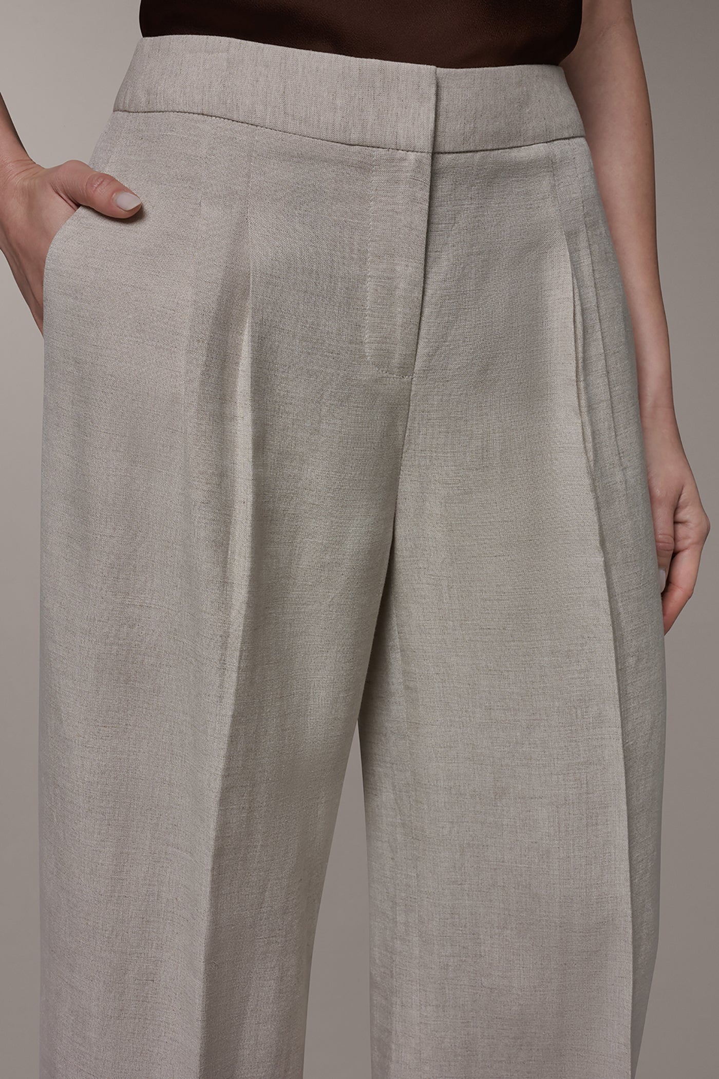Donna Karan | MID-RISE PLEATED WIDE-LEG PANT