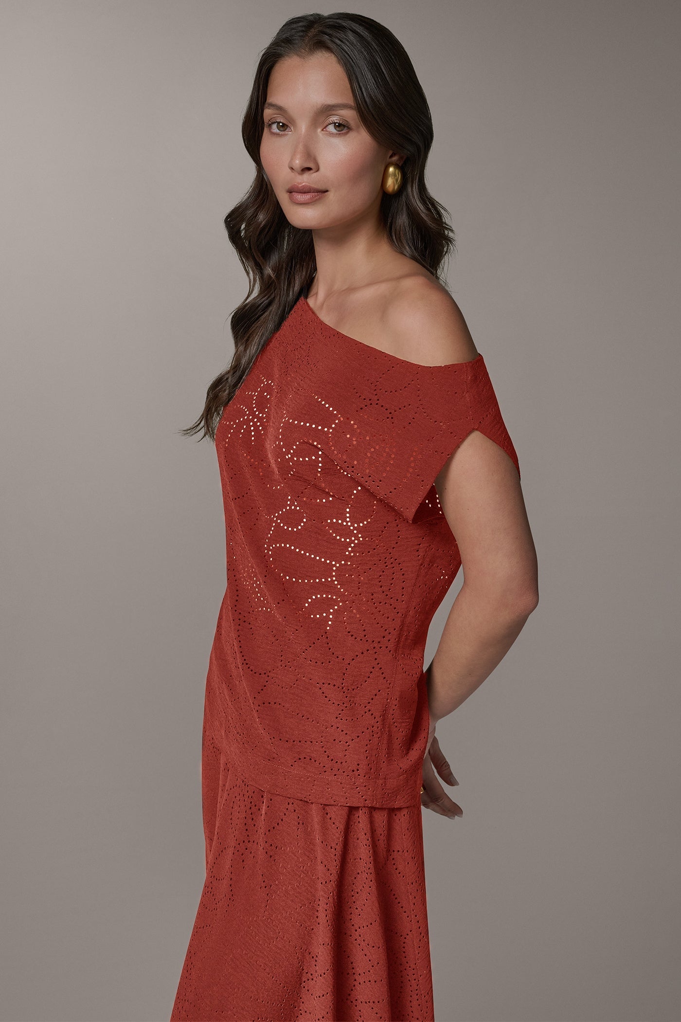 Donna Karan | SLEEVELESS ASYMMETRIC LASER CUT TOP