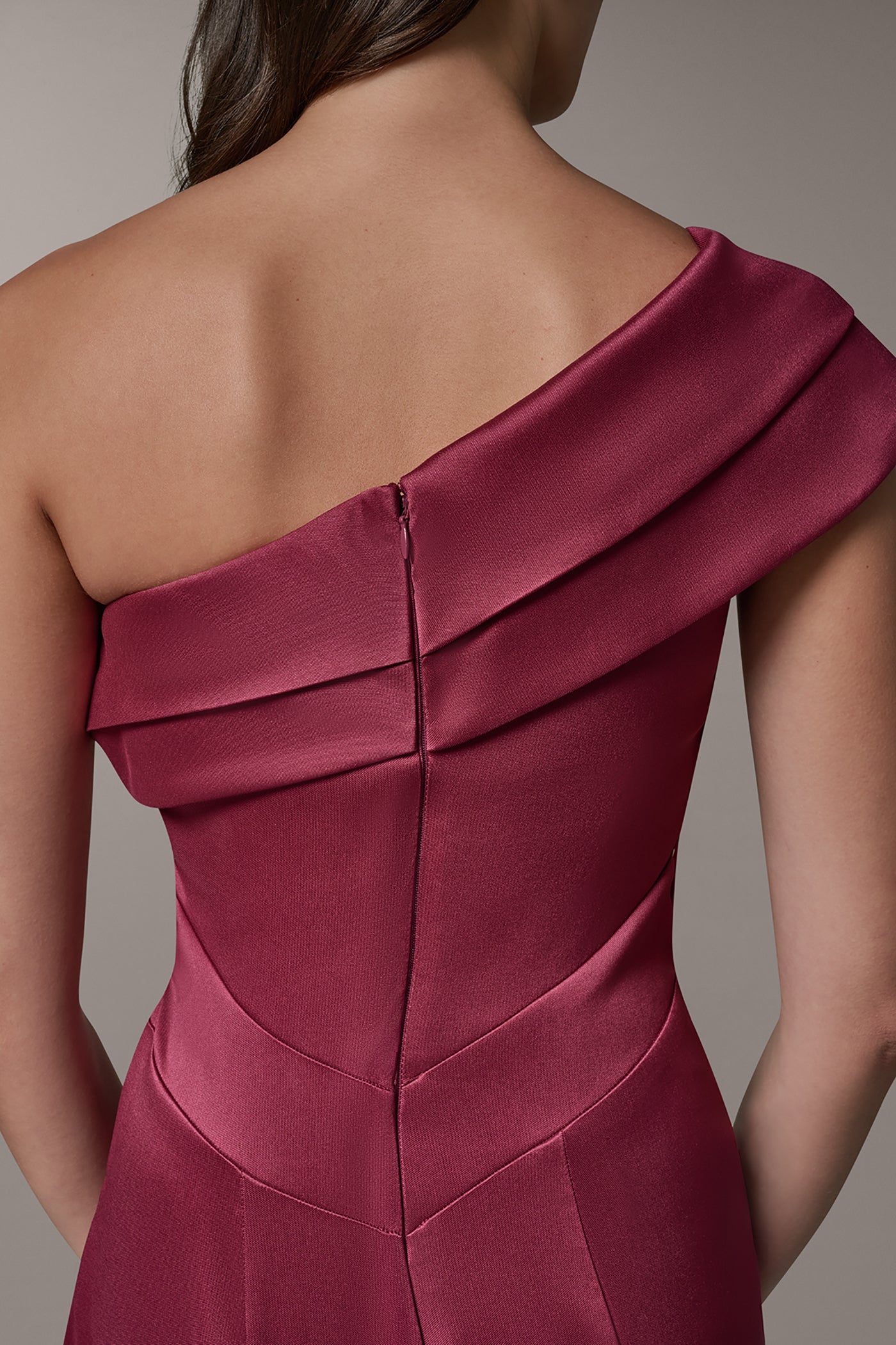 Donna Karan | ONE-SHOULDER GOWN