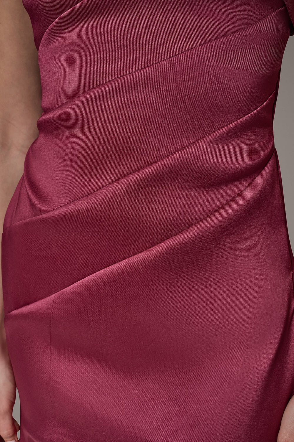 Donna Karan | ONE-SHOULDER GOWN