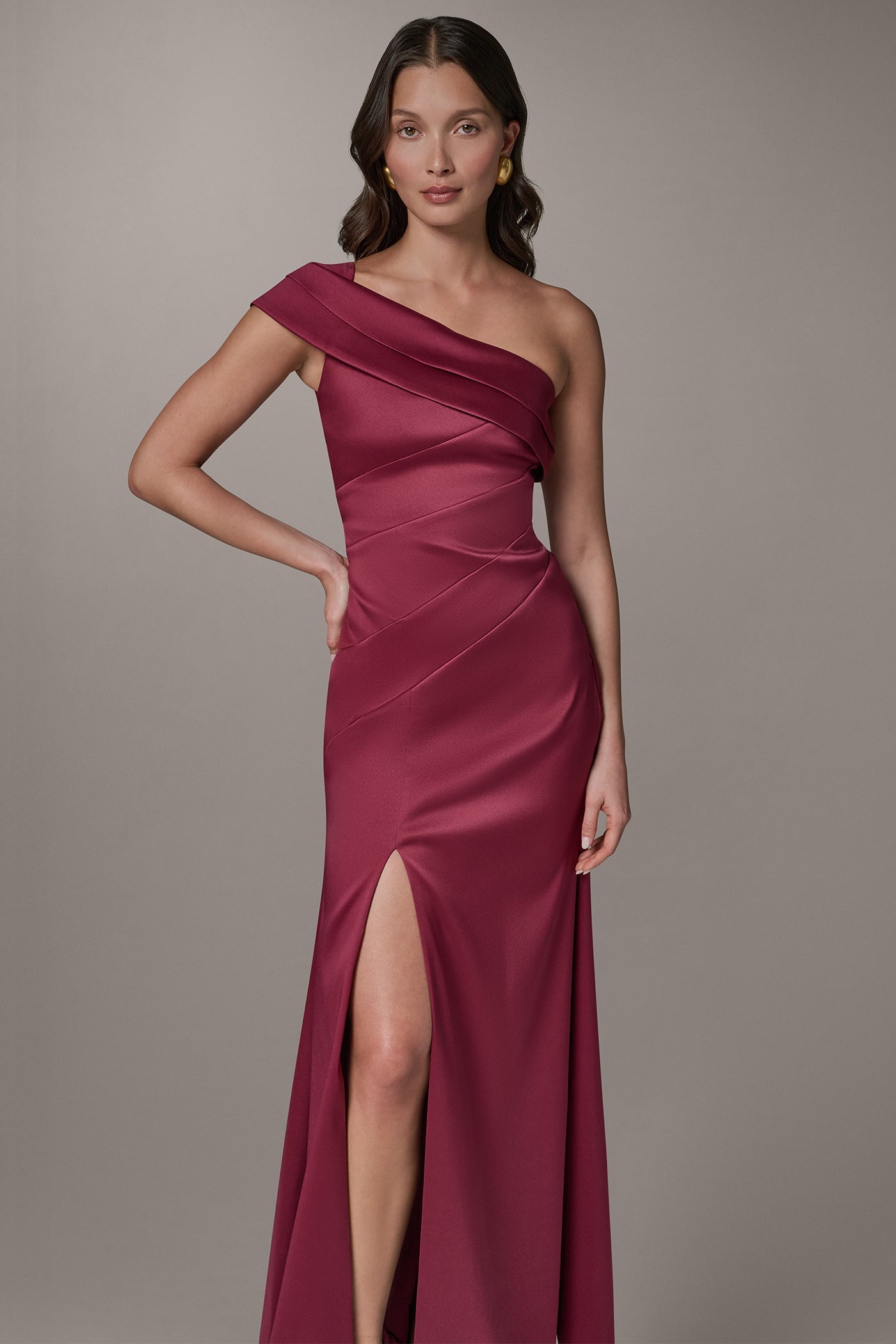 Donna Karan | ONE-SHOULDER GOWN