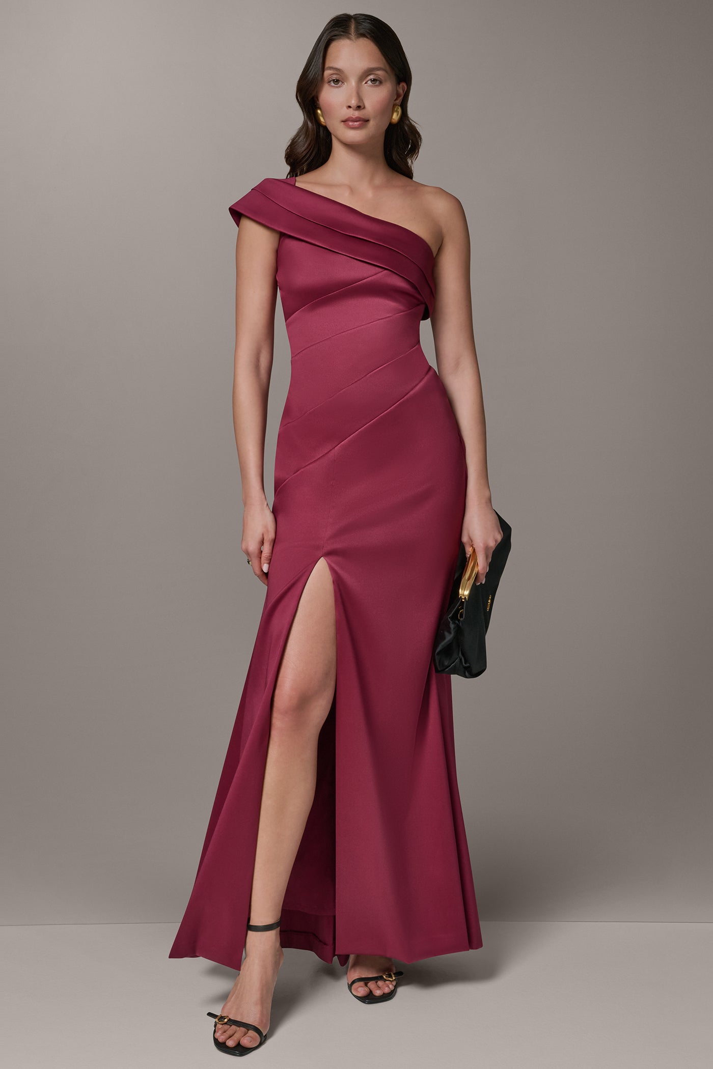 Donna Karan | ONE-SHOULDER GOWN