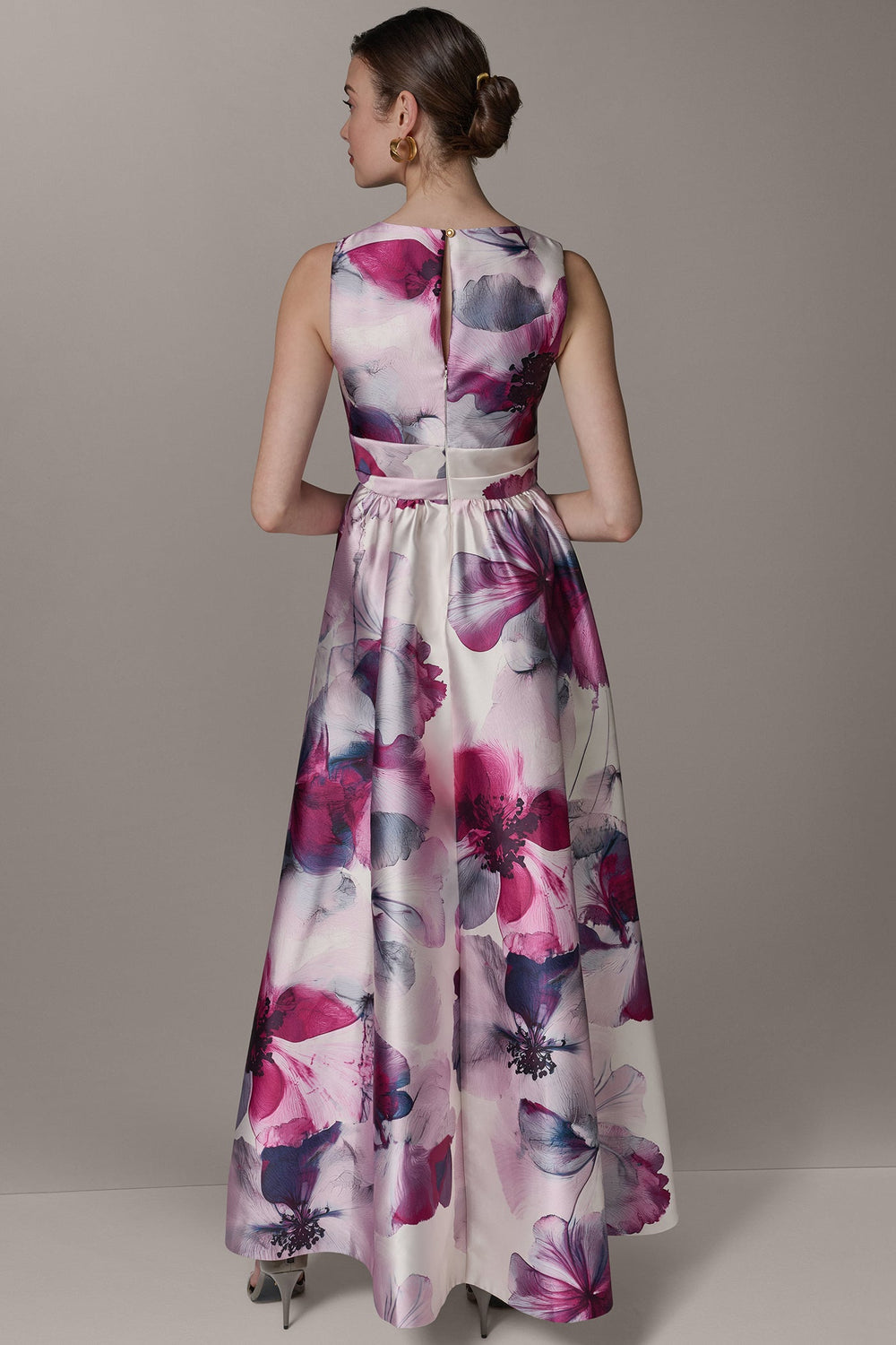 Donna Karan | SLEEVELESS FIT AND FLARE GOWN