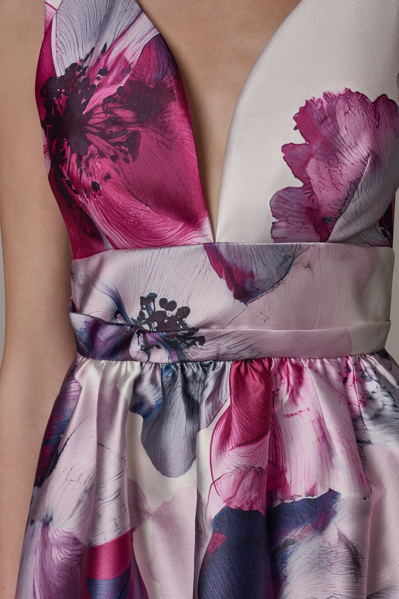 Donna Karan | SLEEVELESS FIT AND FLARE GOWN