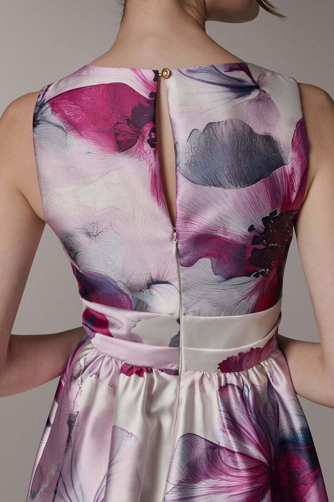 Donna Karan | SLEEVELESS FIT AND FLARE GOWN