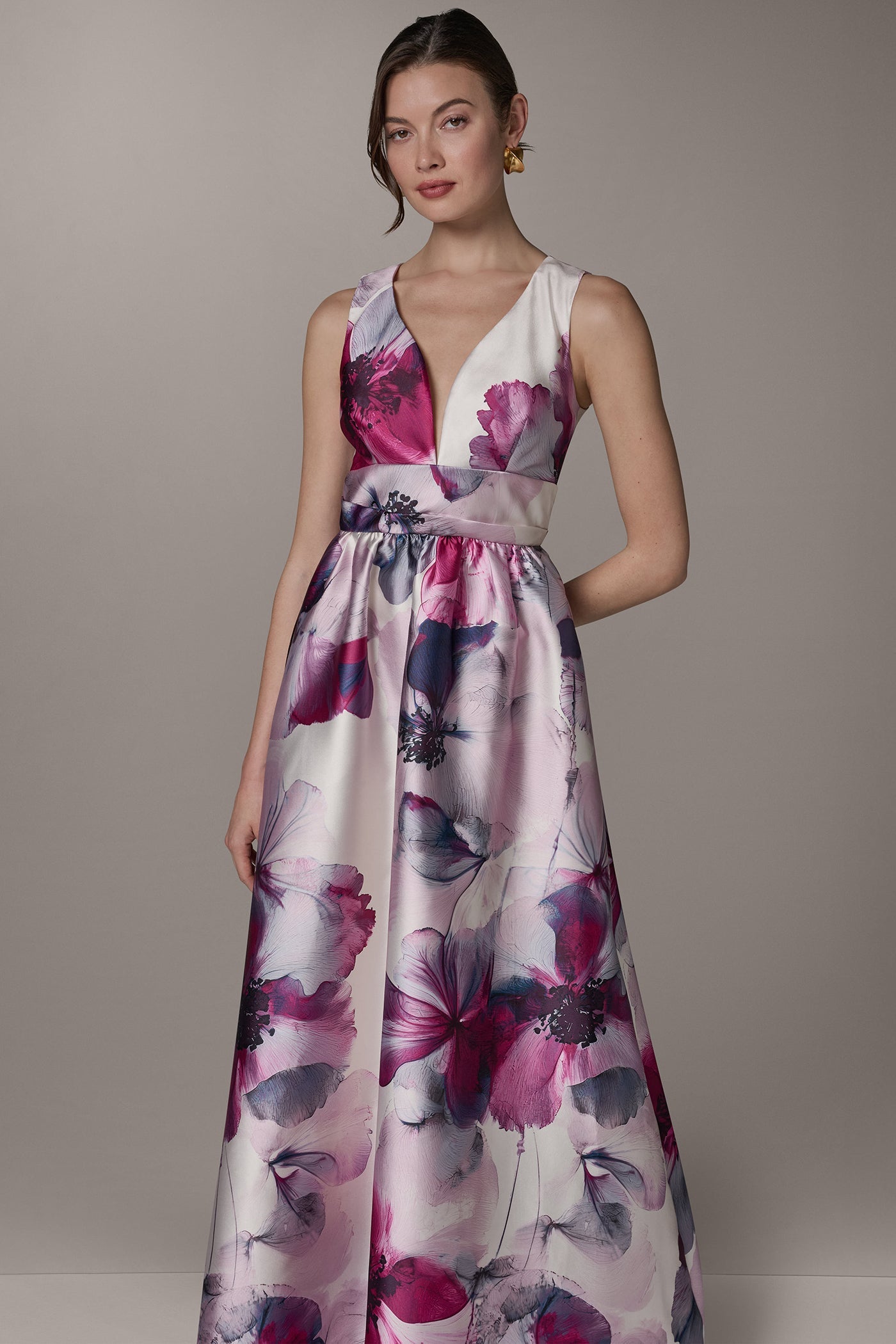 Donna Karan | SLEEVELESS FIT AND FLARE GOWN