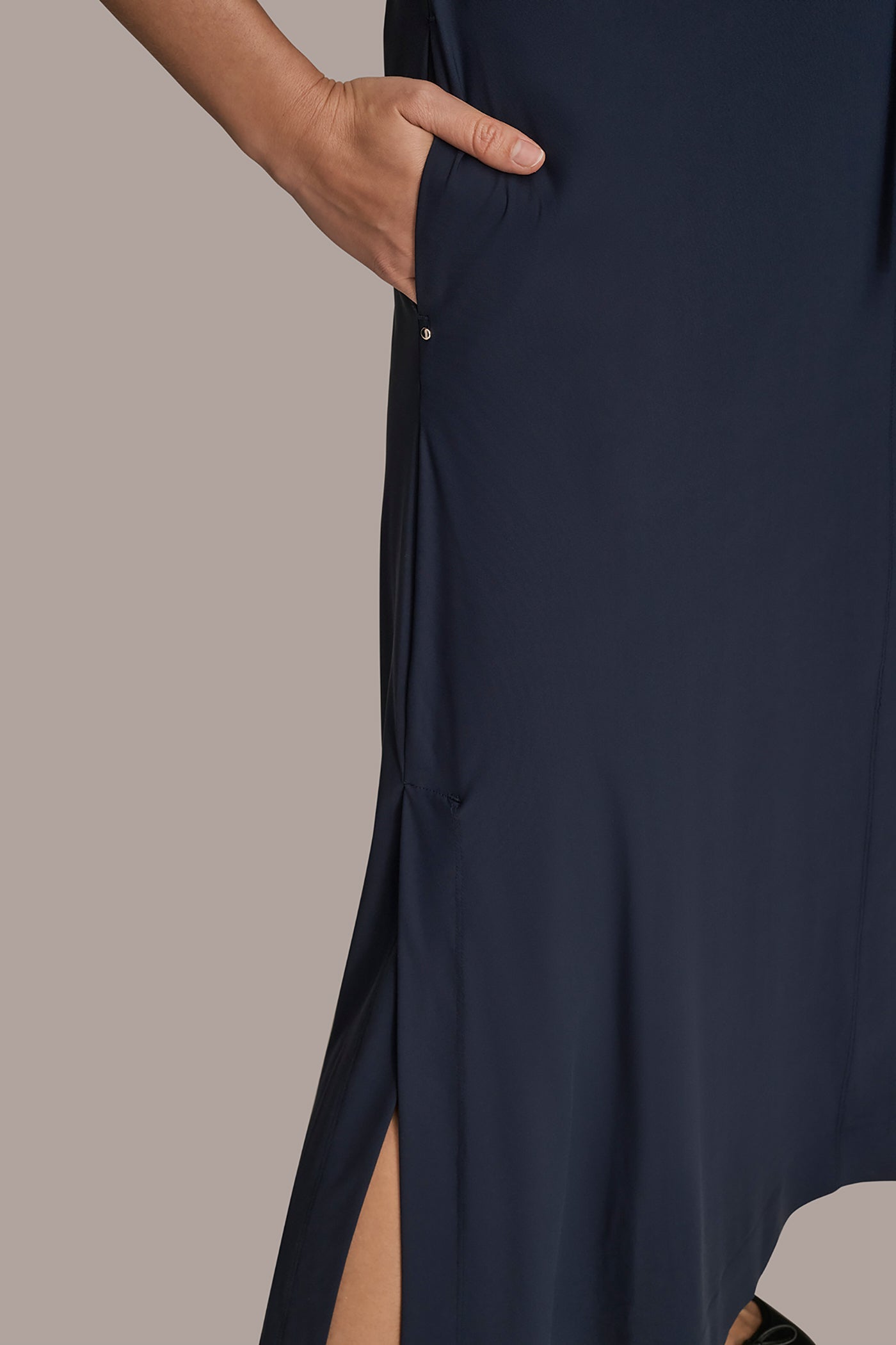 Donna Karan | THE MODERN TRAVEL ELBOW-SLEEVE MIDI WRAP DRESS