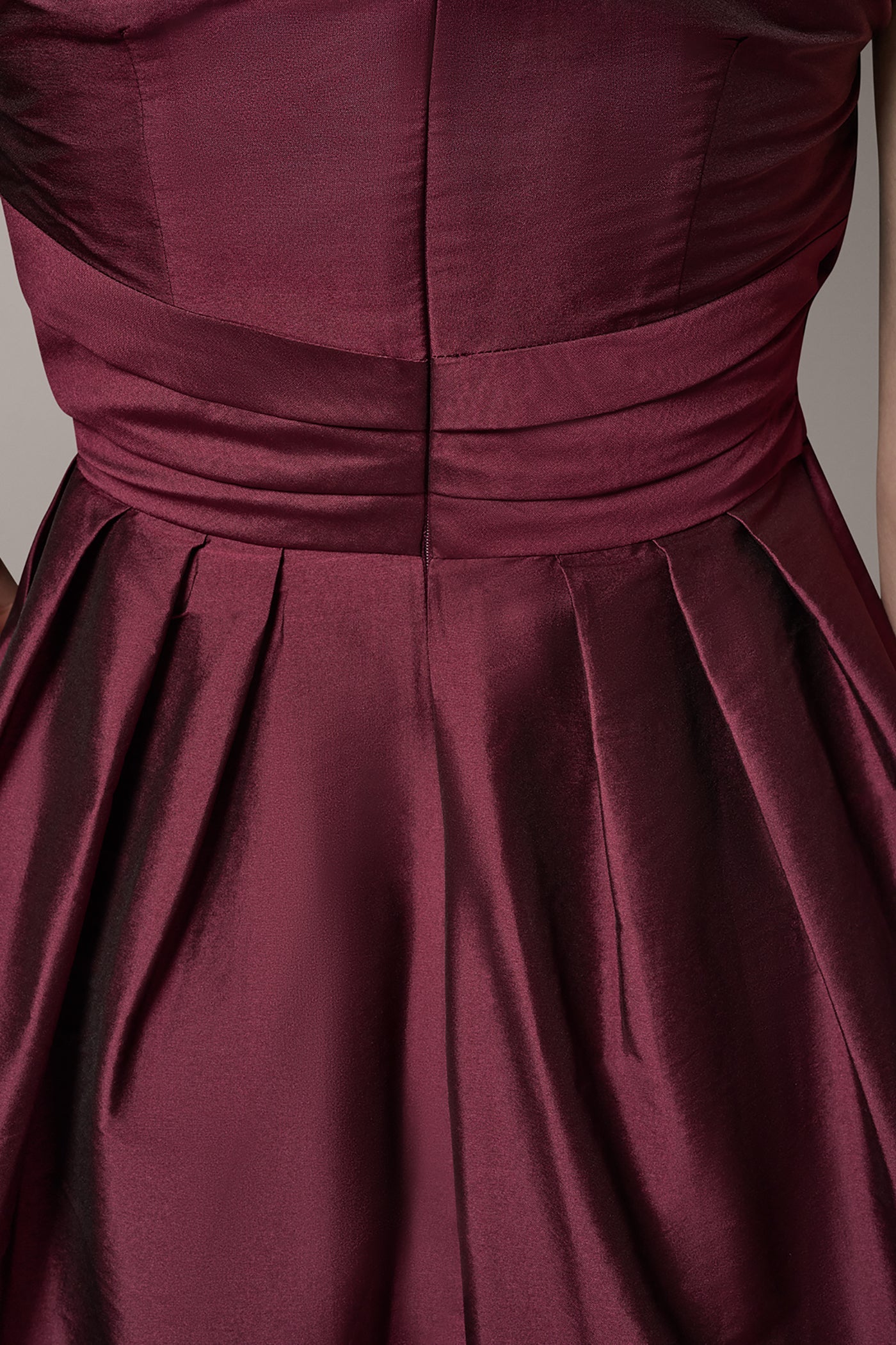 Donna Karan | SLEEVELESS V-NECK TAFFETA MIDI COCKTAIL DRESS