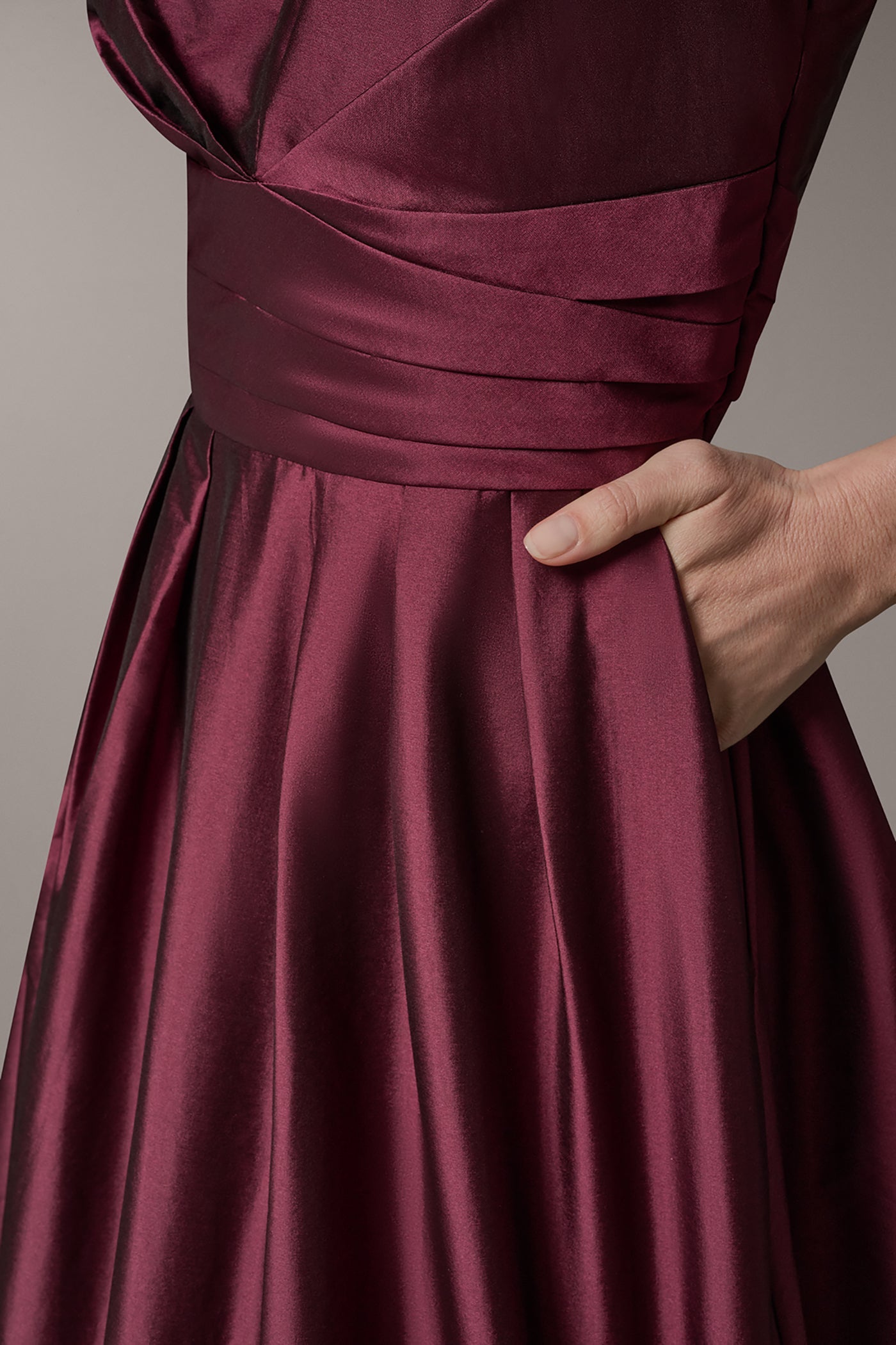 Donna Karan | SLEEVELESS V-NECK TAFFETA MIDI COCKTAIL DRESS