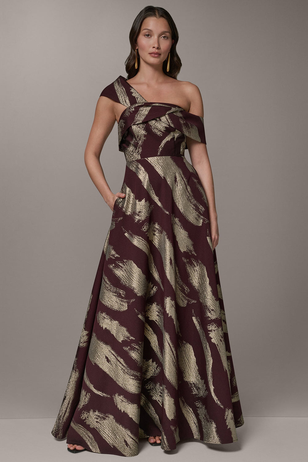 Donna Karan | ONE SHOULDER METALLIC BRUSHTROKE GOWN