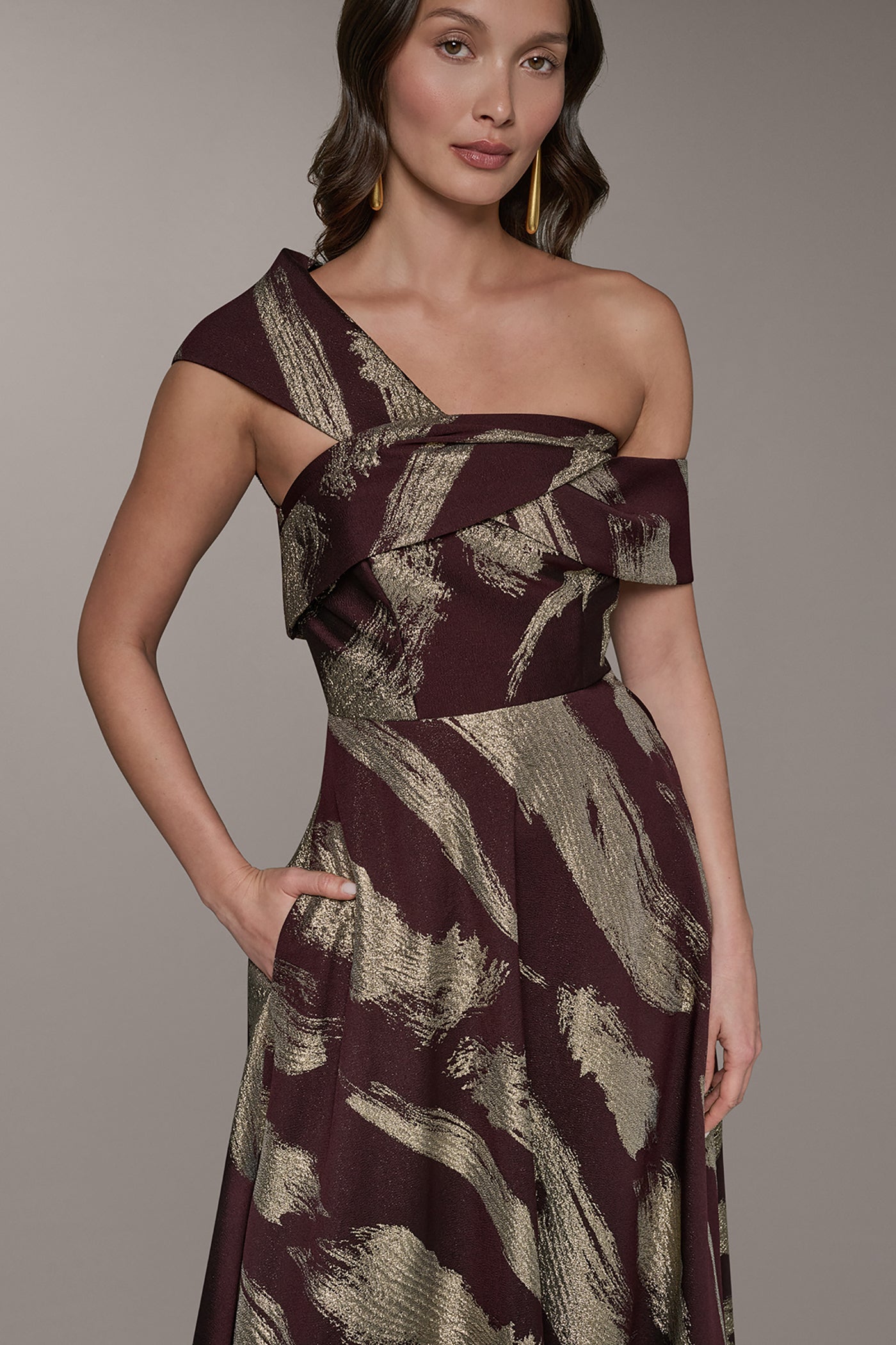 Donna Karan | ONE SHOULDER METALLIC BRUSHTROKE GOWN