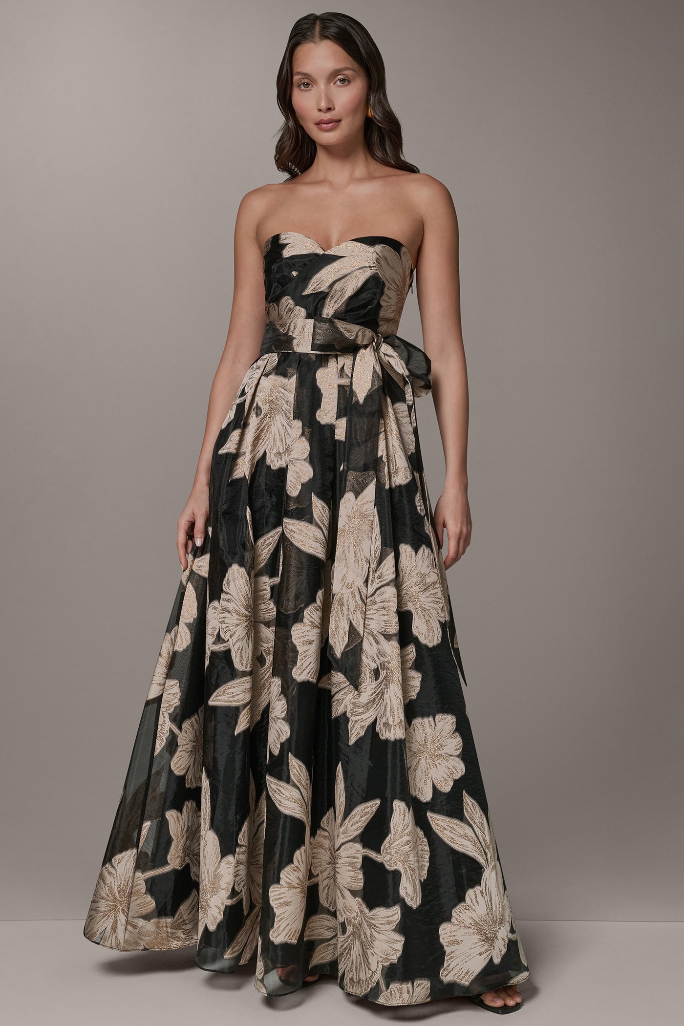 Donna Karan | STRAPLESS SWEETHEART METALLIC FLORAL BALL GOWN