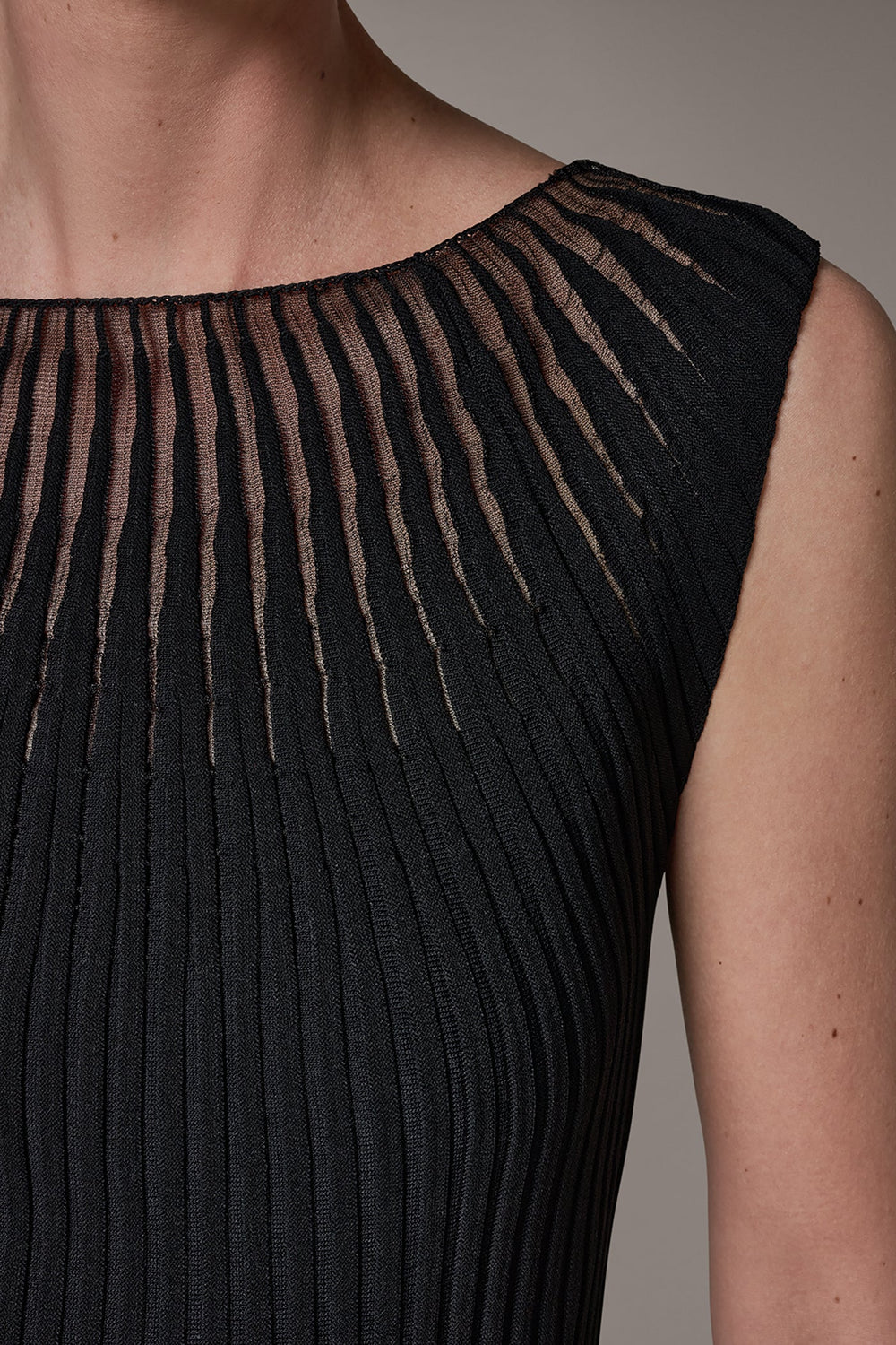 Donna Karan | RIBBED SLEEVLESS SWEATER