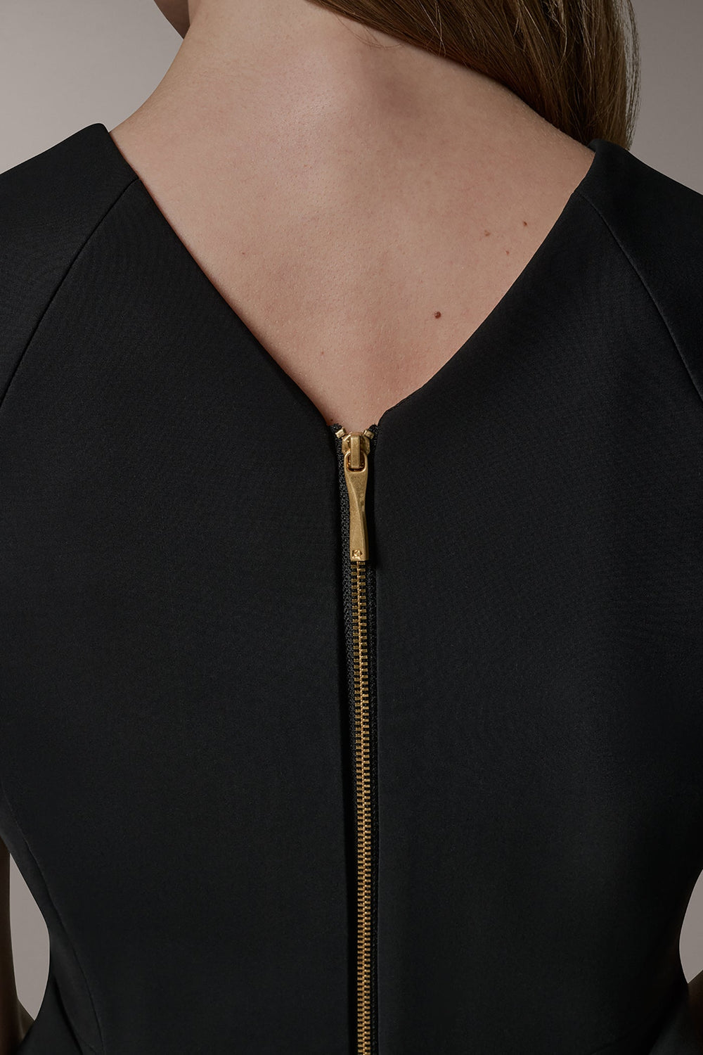 Donna Karan | SHORT SLEEVE PEPLUM TOP