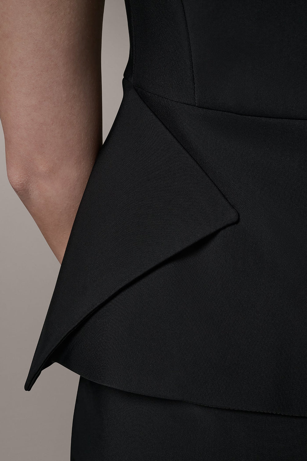 Donna Karan | SHORT SLEEVE PEPLUM TOP