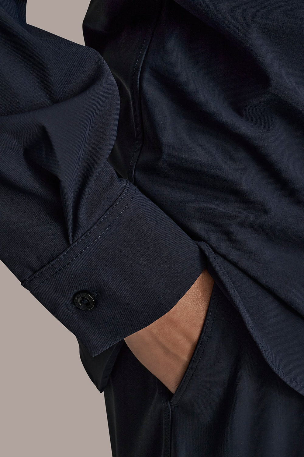 Donna Karan | THE MODERN TRAVEL BUTTON-DOWN SHIRT
