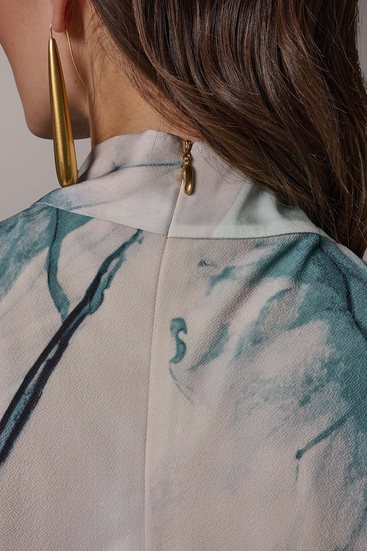 Donna Karan | DRAPE TWIST SHOULDER BLOUSE
