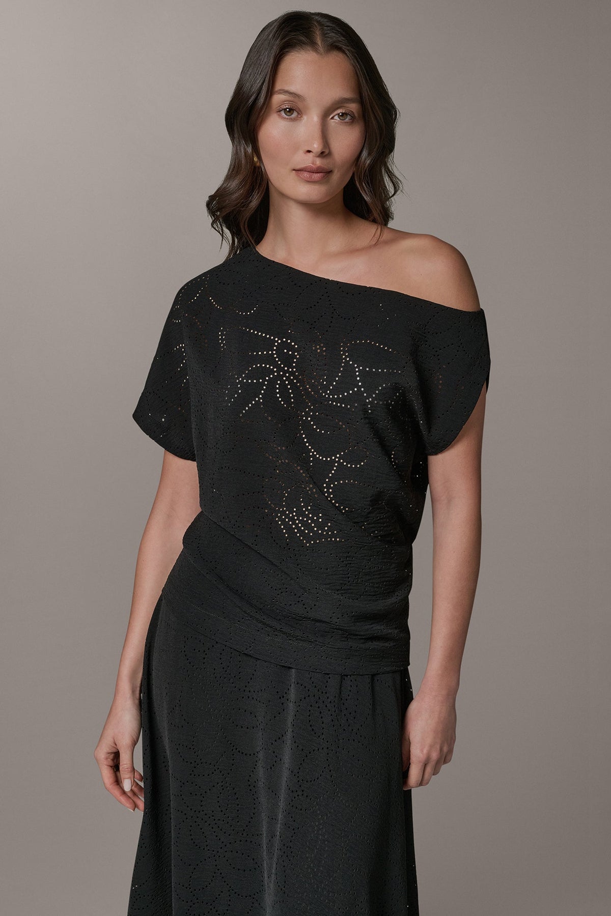 Donna Karan | SLEEVELESS ASYMMETRIC LASER CUT TOP