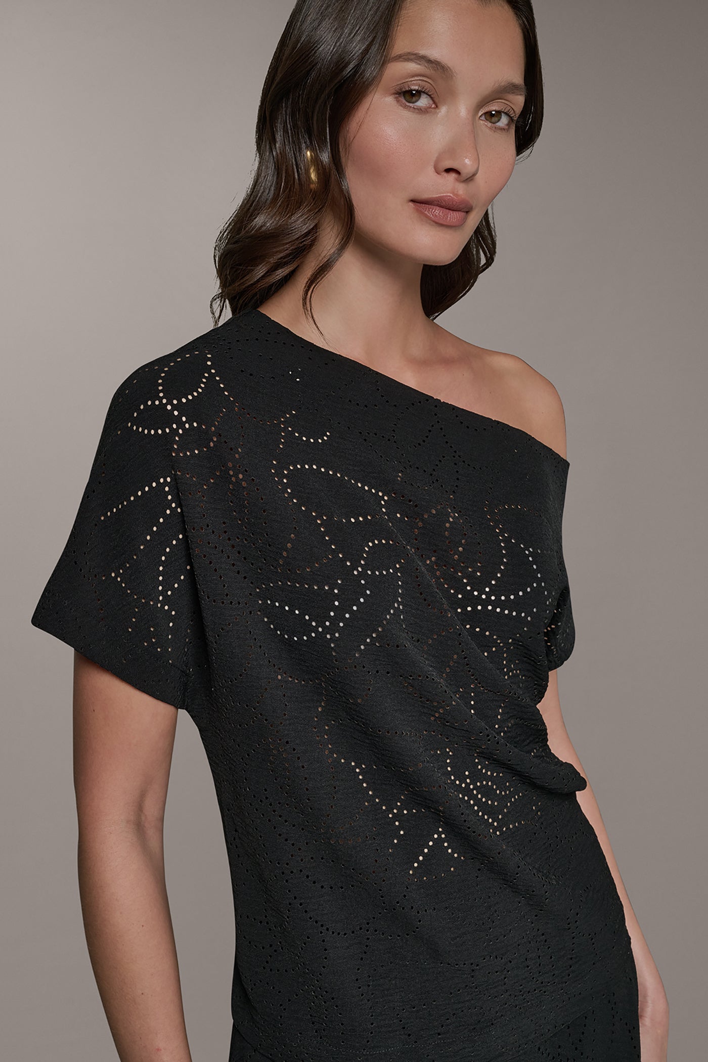Donna Karan | SLEEVELESS ASYMMETRIC LASER CUT TOP