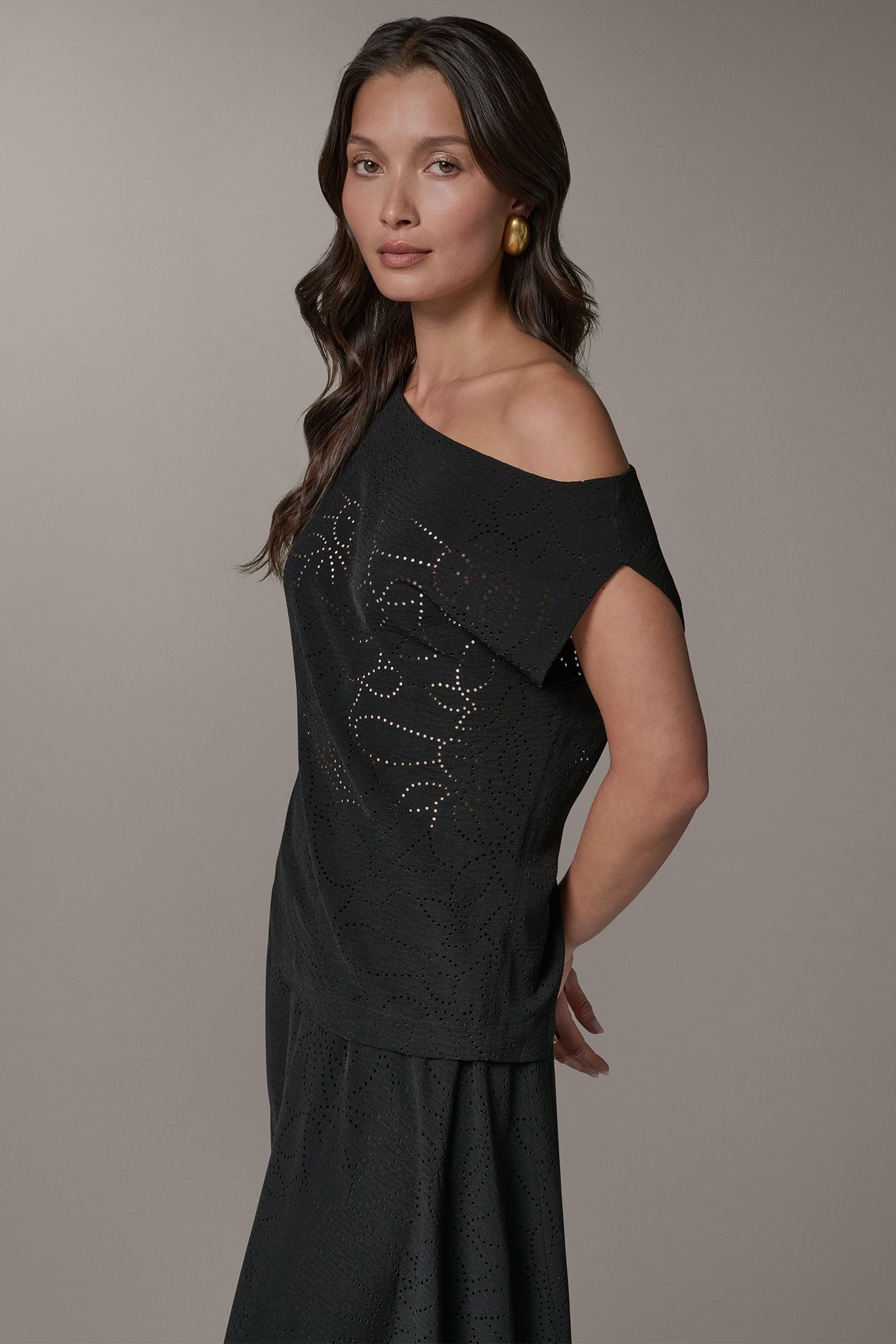 Donna Karan | SLEEVELESS ASYMMETRIC LASER CUT TOP