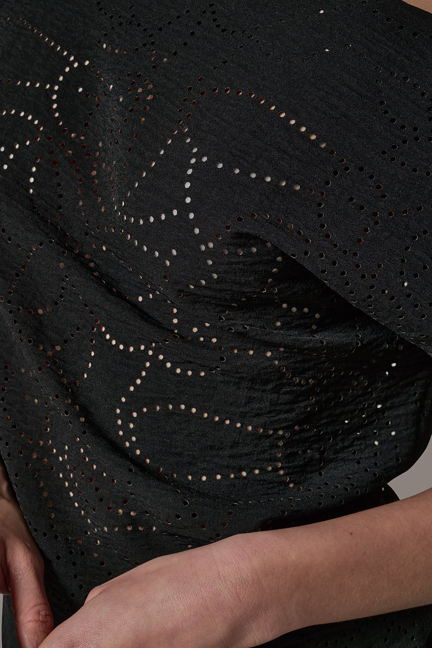 Donna Karan | SLEEVELESS ASYMMETRIC LASER CUT TOP