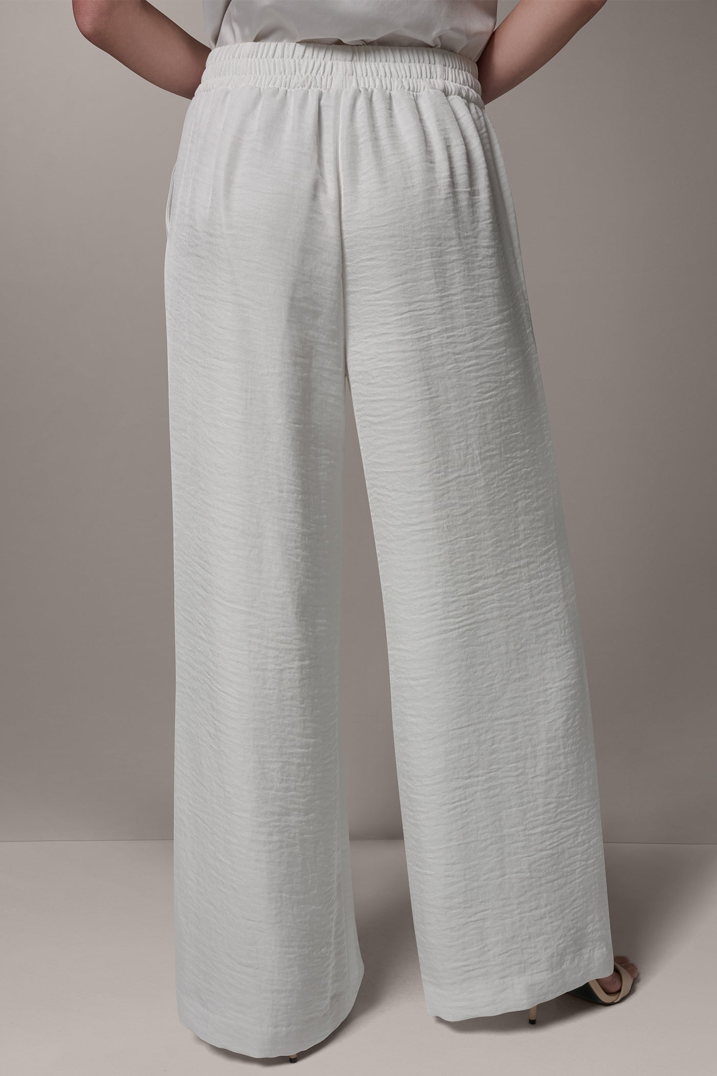 Donna Karan | EXTRA HIGH-RISE WIDE-LEG PULL-ON PANT