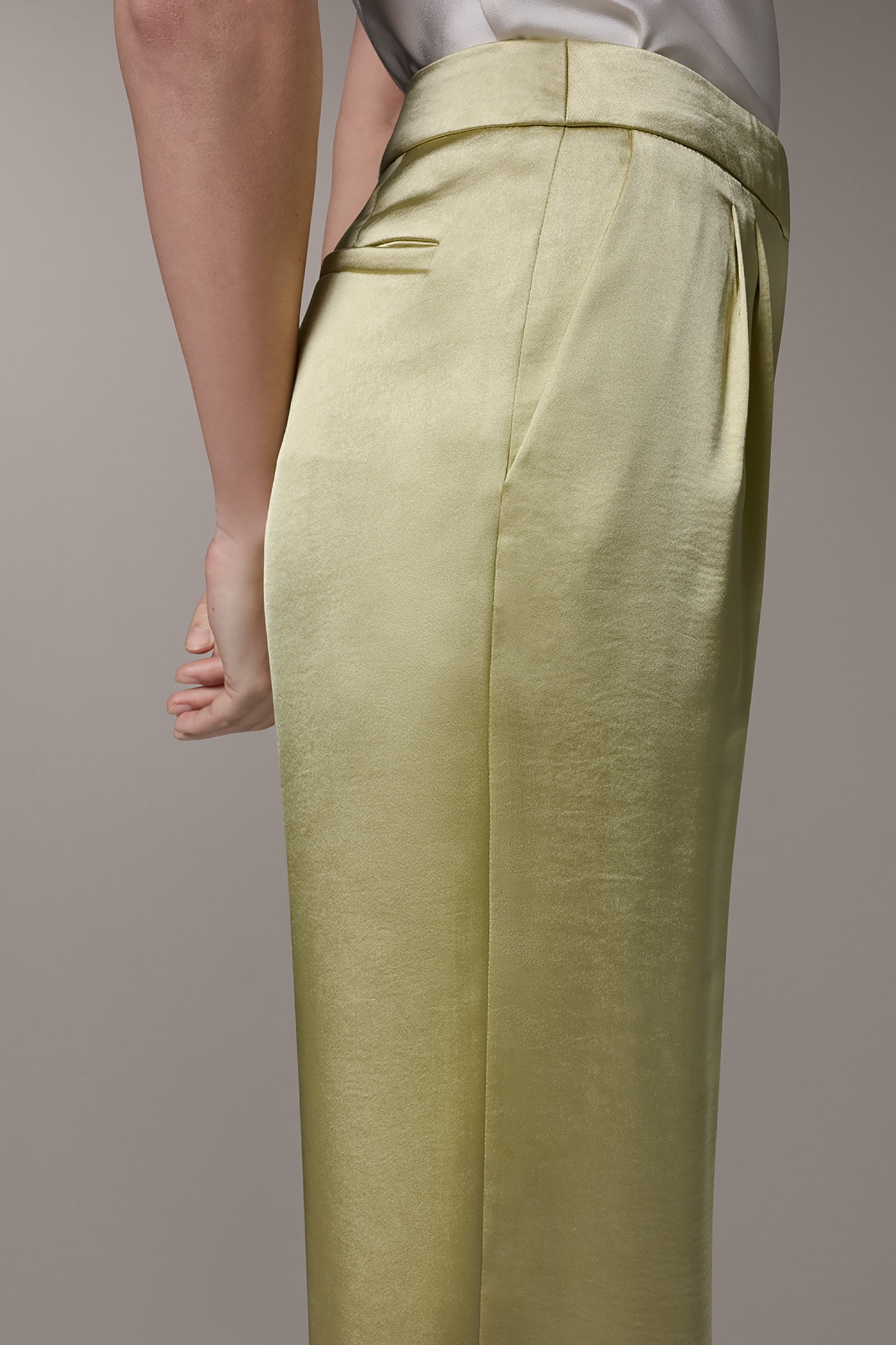 Donna Karan | MID-RISE PLEATED WIDE-LEG PANT
