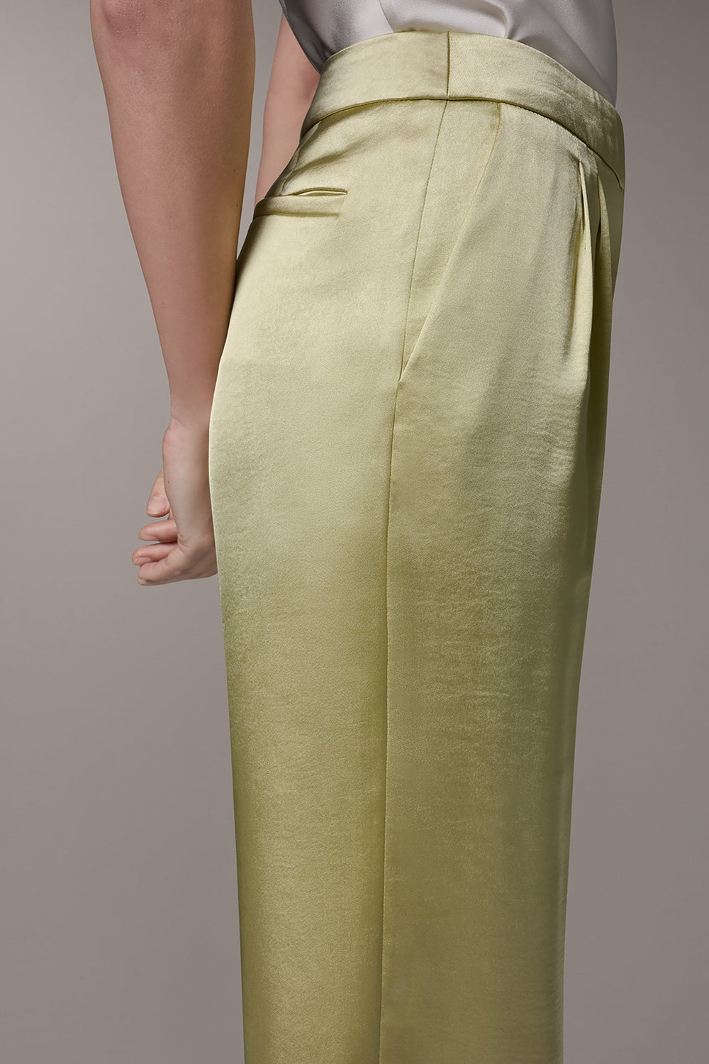 Donna Karan | MID-RISE PLEATED WIDE-LEG PANT