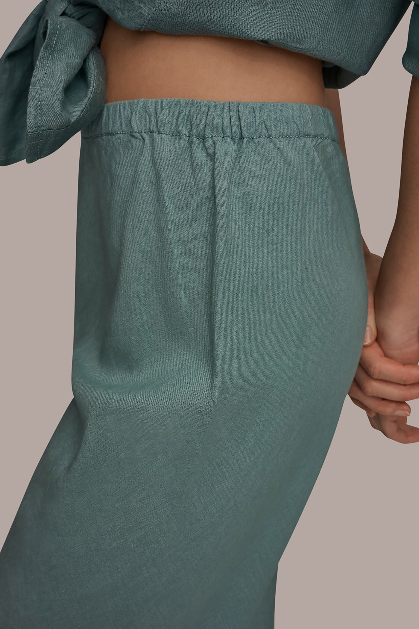Donna Karan | MID-RISE RELAXED ANKLE PANT