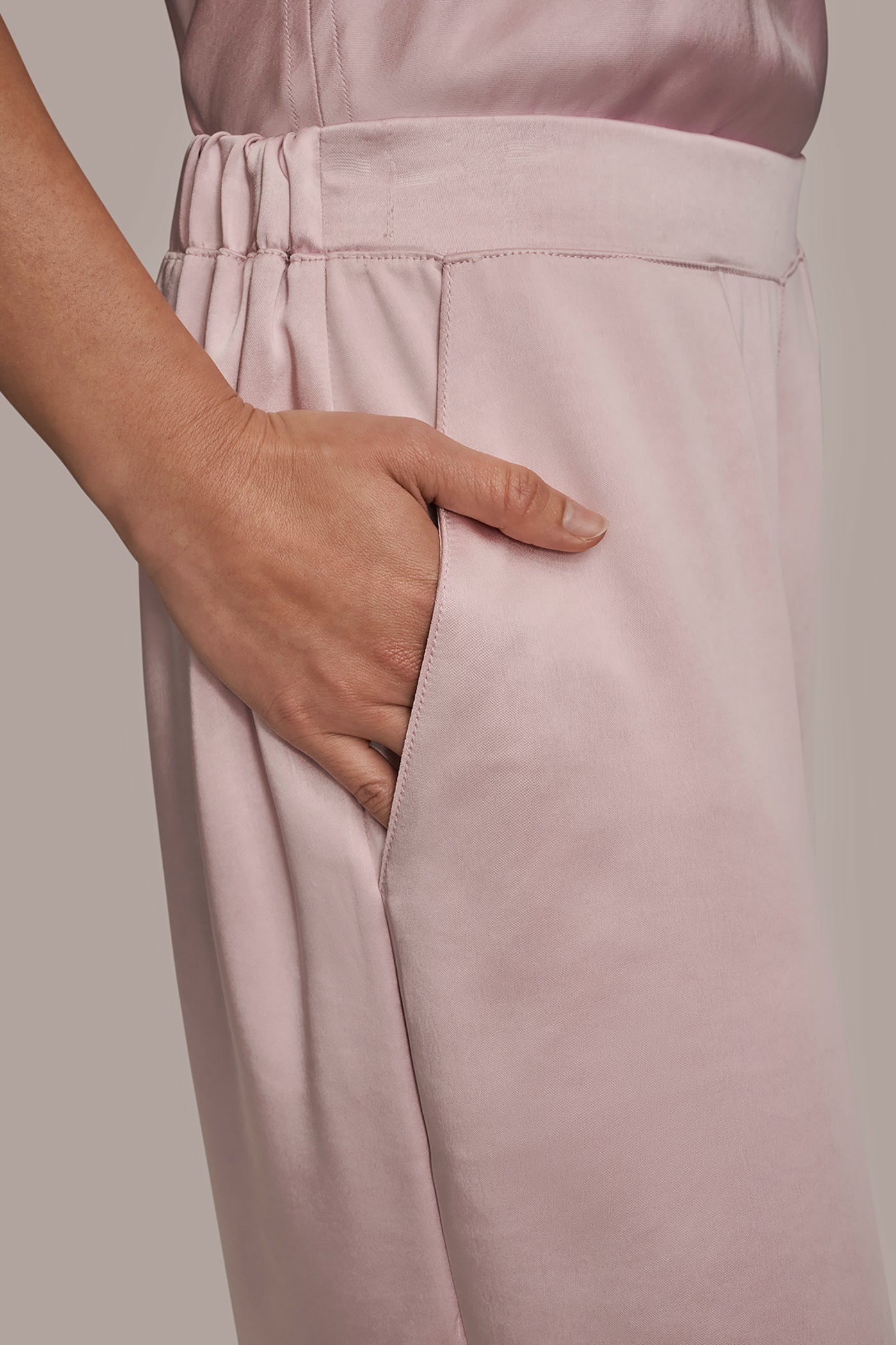 Donna Karan | SATIN MID-RISE RELAXED PANT