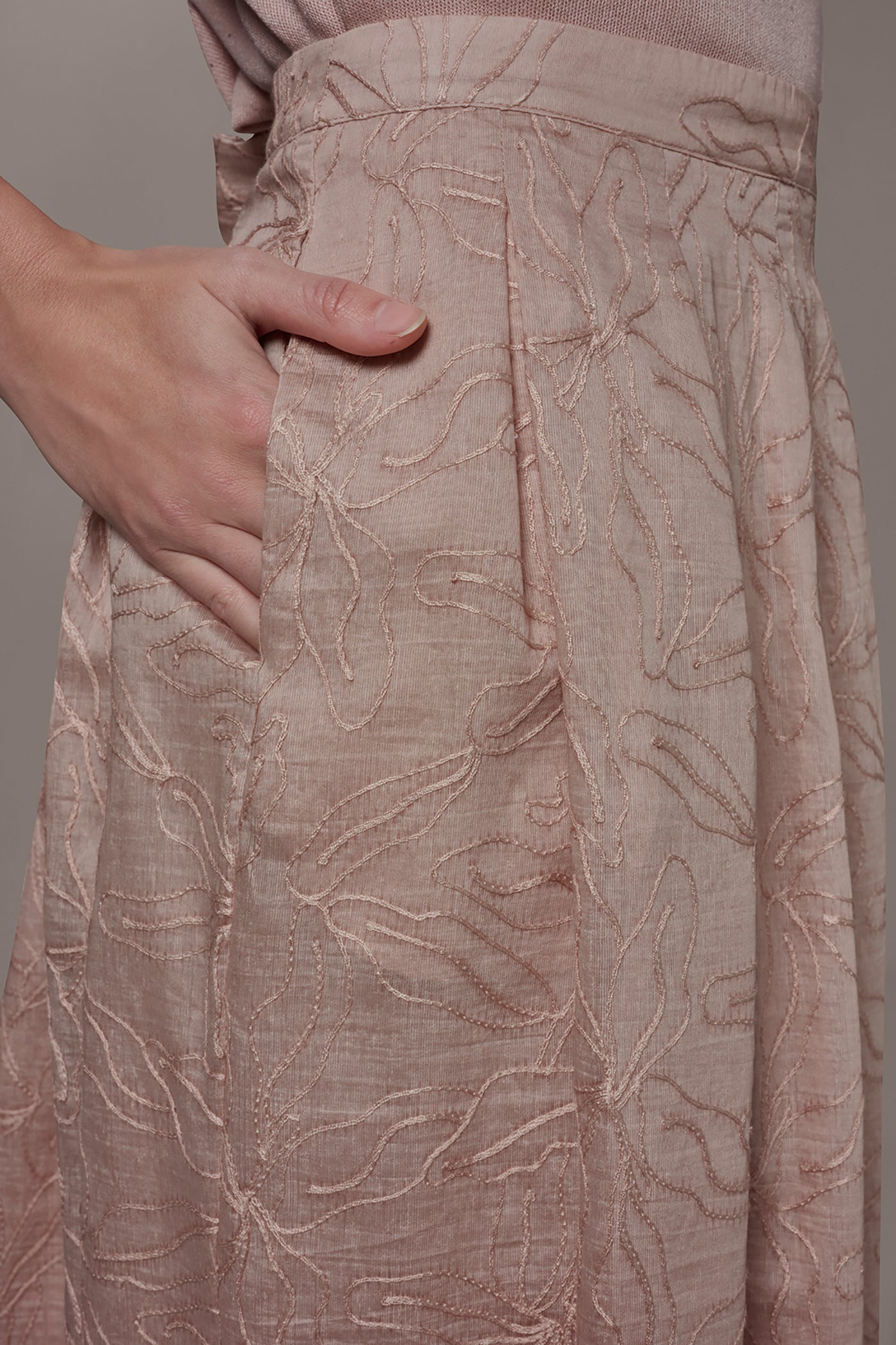 Donna Karan | FLORAL EMBROIDERED PLEATED A-LINE SKIRT