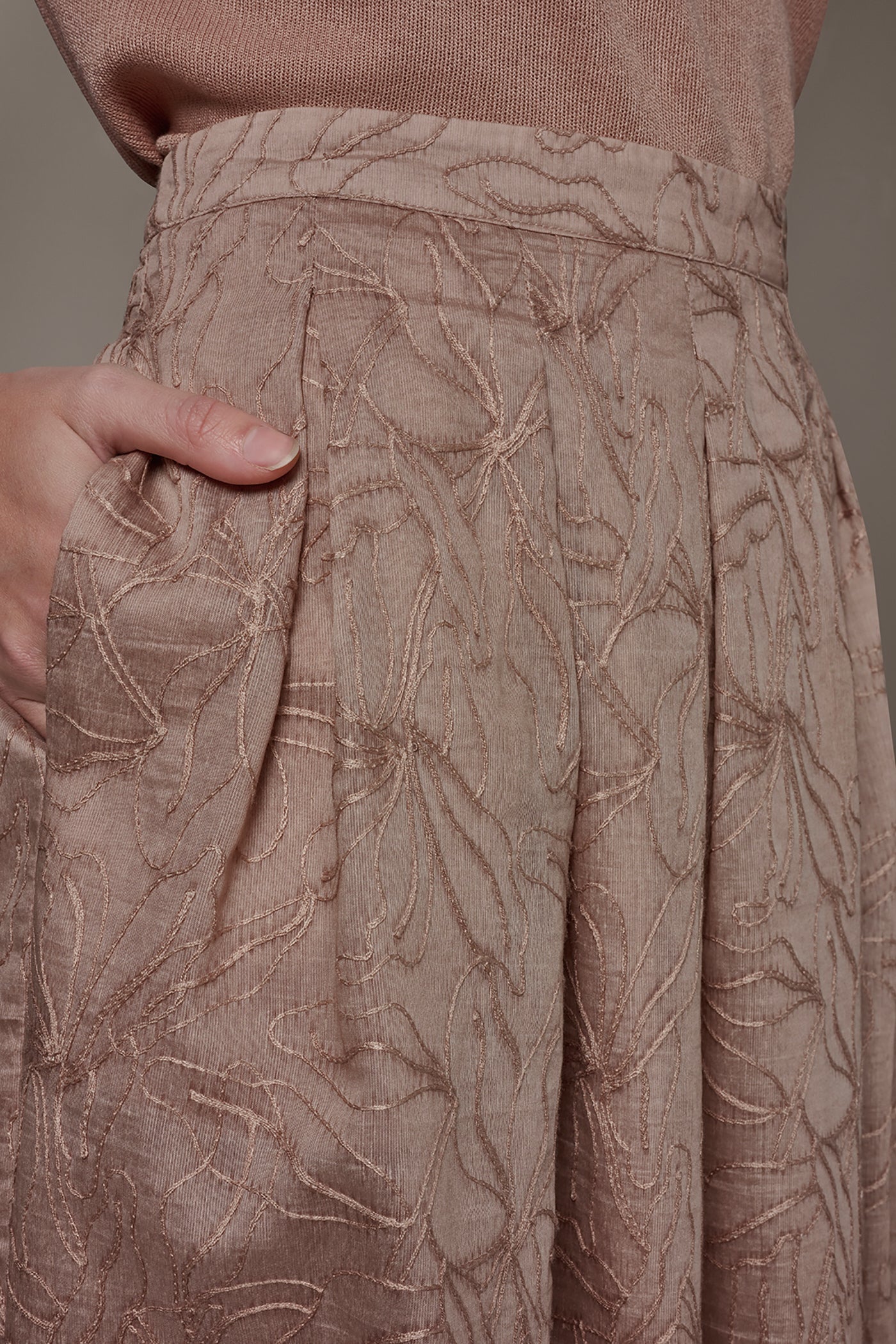Donna Karan | FLORAL EMBROIDERED PLEATED A-LINE SKIRT