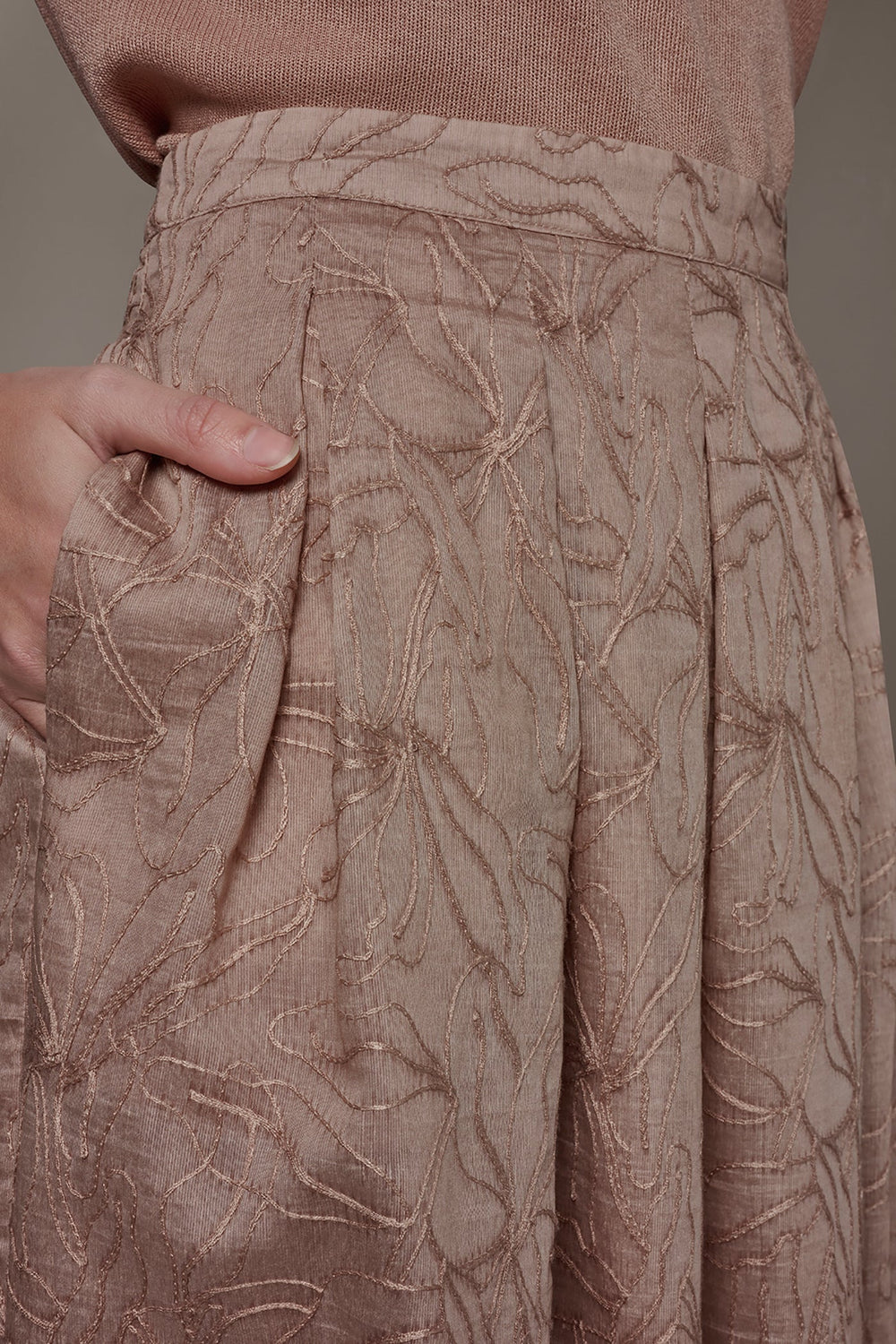 Donna Karan | FLORAL EMBROIDERED PLEATED A-LINE SKIRT