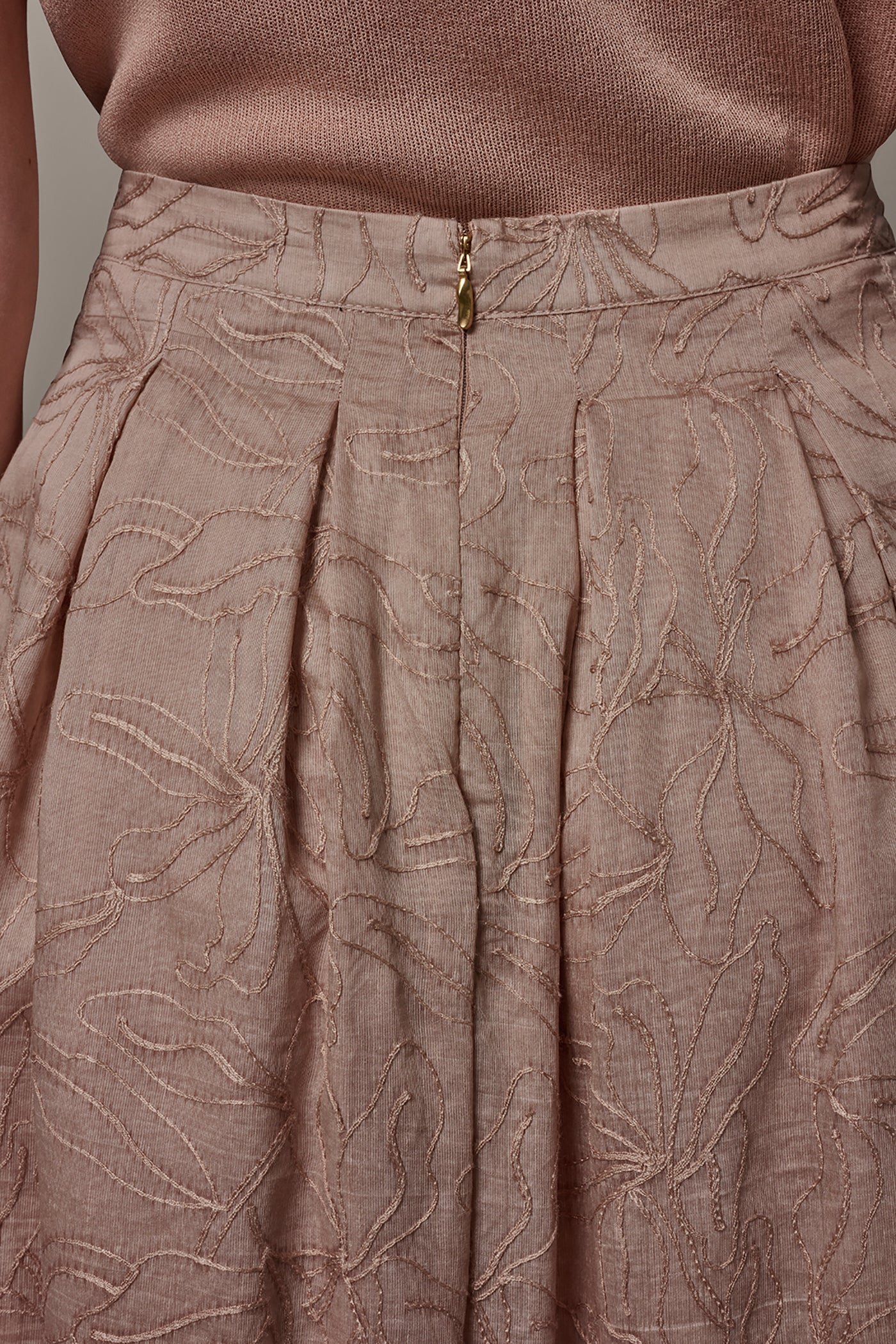 Donna Karan | FLORAL EMBROIDERED PLEATED A-LINE SKIRT