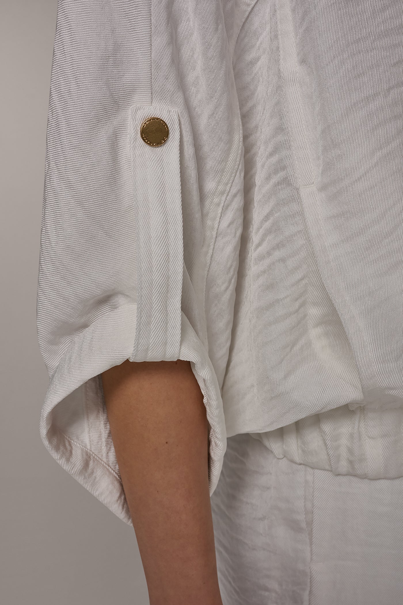 Donna Karan | CINCHED HEM SHIRT