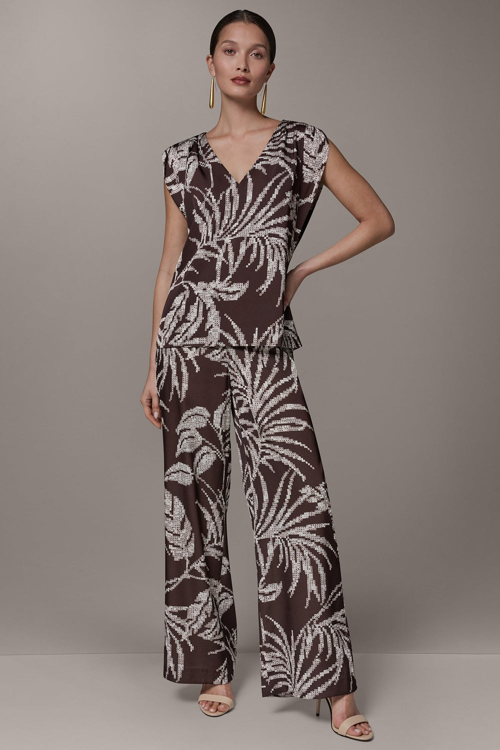 Donna Karan | SLEEVELESS EXTENDED SHOULDER TOP