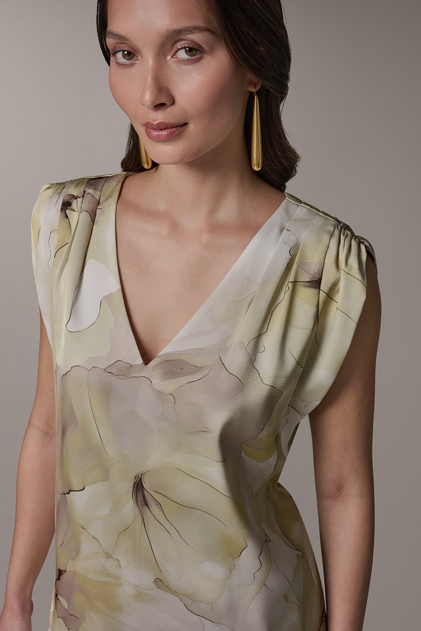 Donna Karan | SLEEVELESS EXTENDED SHOULDER TOP
