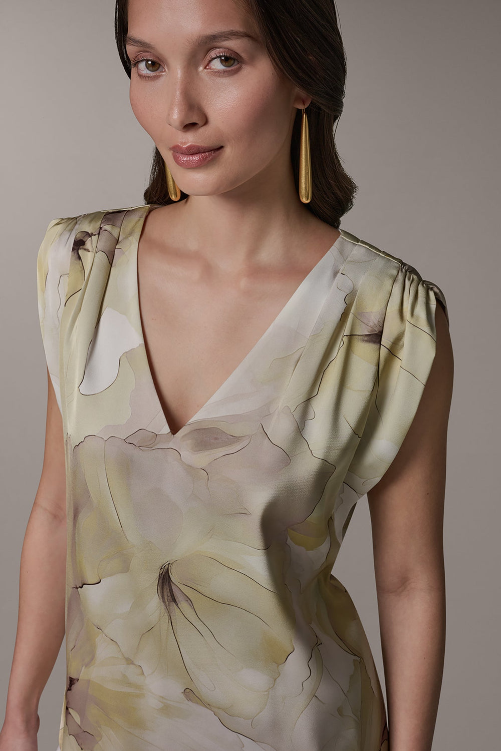Donna Karan | SLEEVELESS EXTENDED SHOULDER TOP
