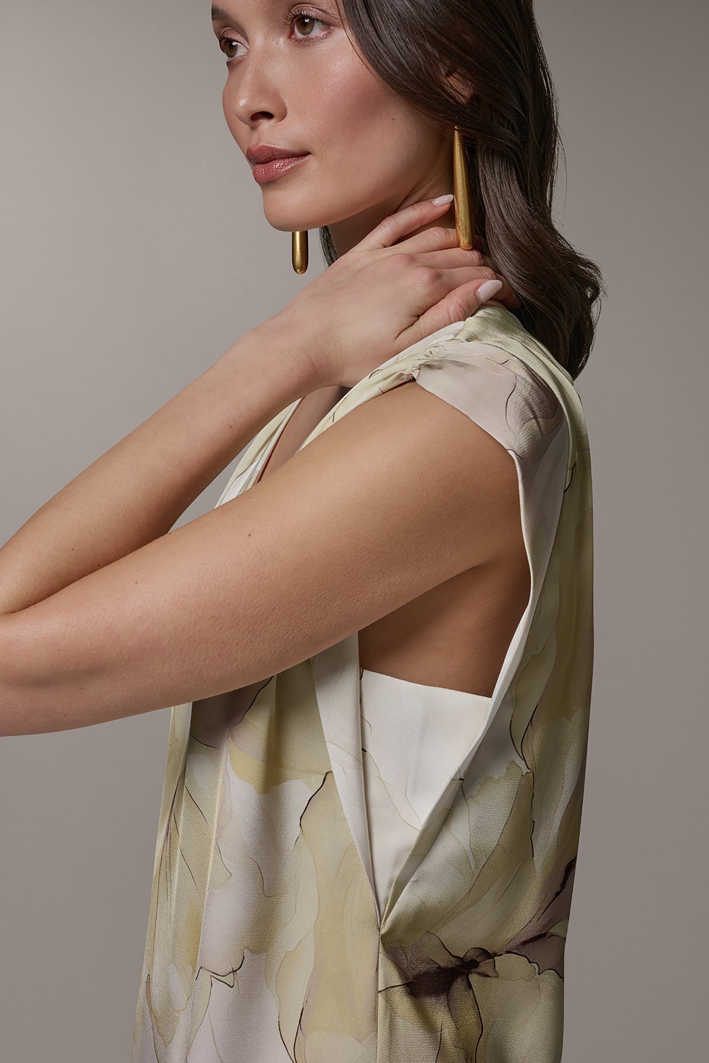 Donna Karan | SLEEVELESS EXTENDED SHOULDER TOP