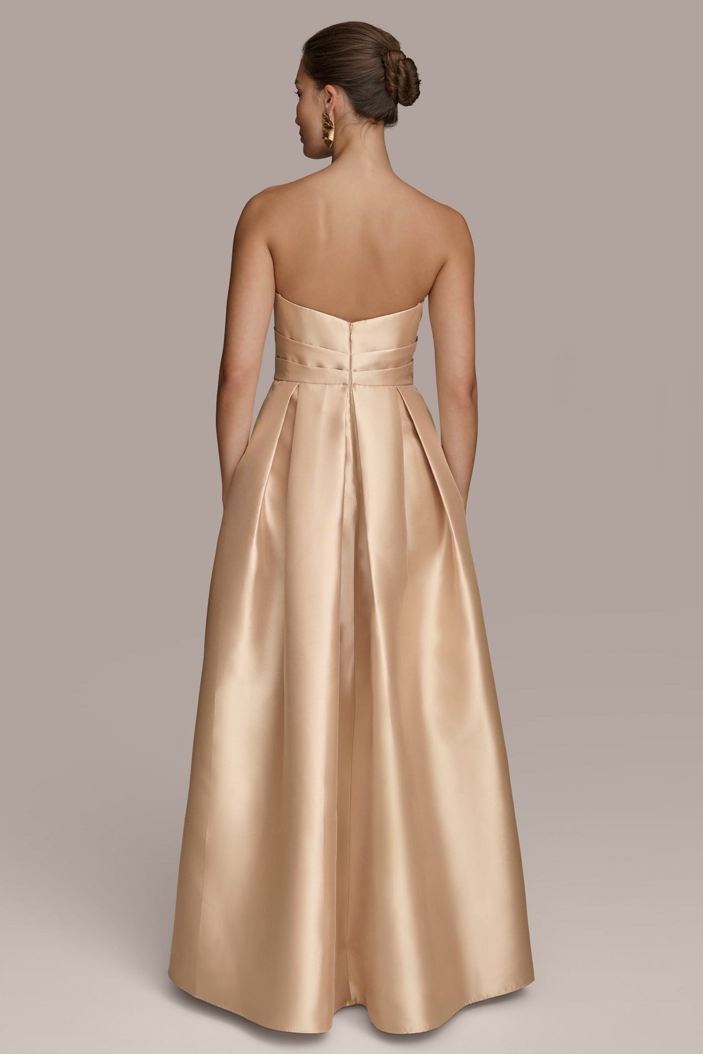 Donna Karan | MIKADO STRAPLESS SWEETHEART BALL GOWN