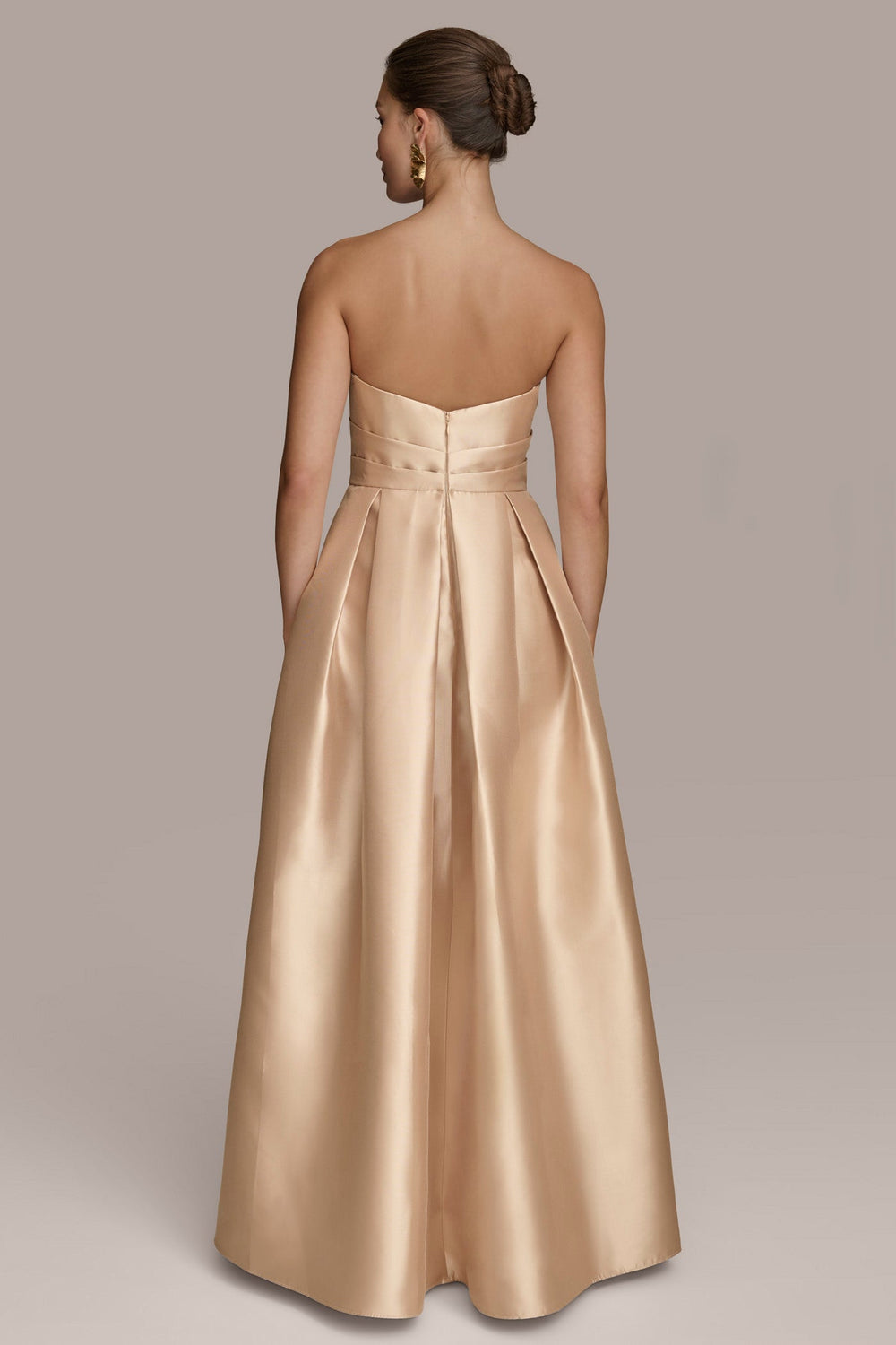 Donna Karan | MIKADO STRAPLESS SWEETHEART BALL GOWN