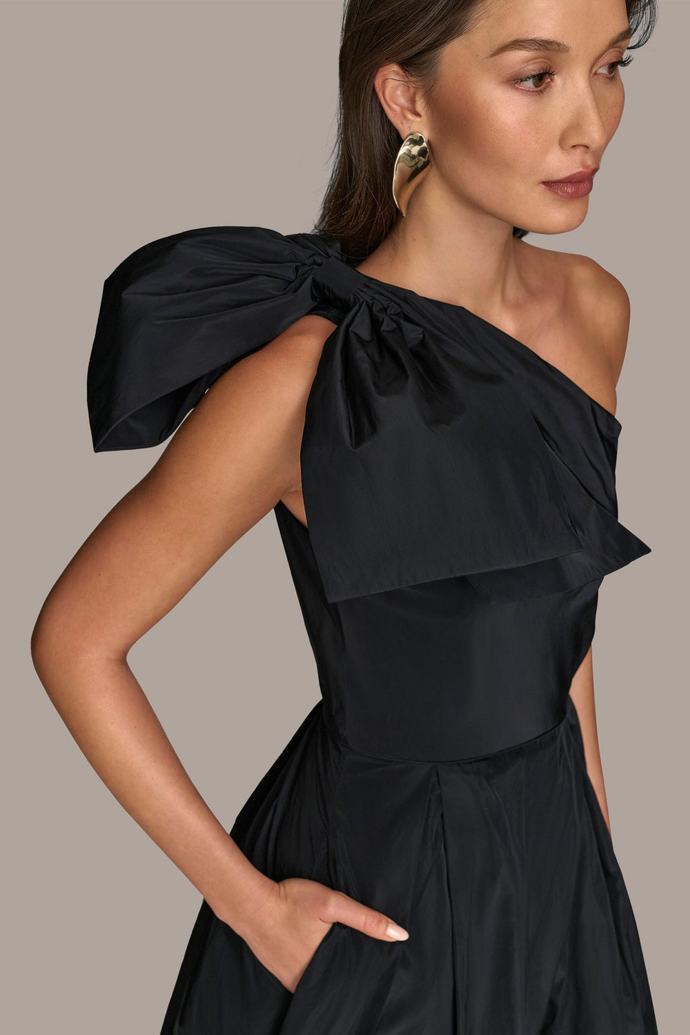 Donna Karan | TAFFETA ONE-SHOULDER BALL GOWN