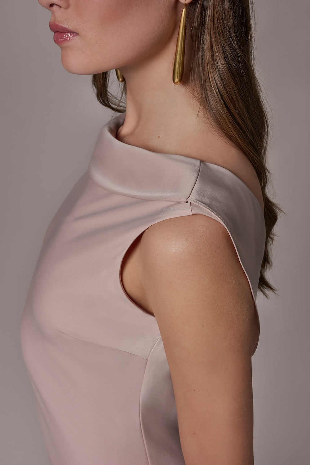 Donna Karan | SATIN RUFFLE BACK GOWN