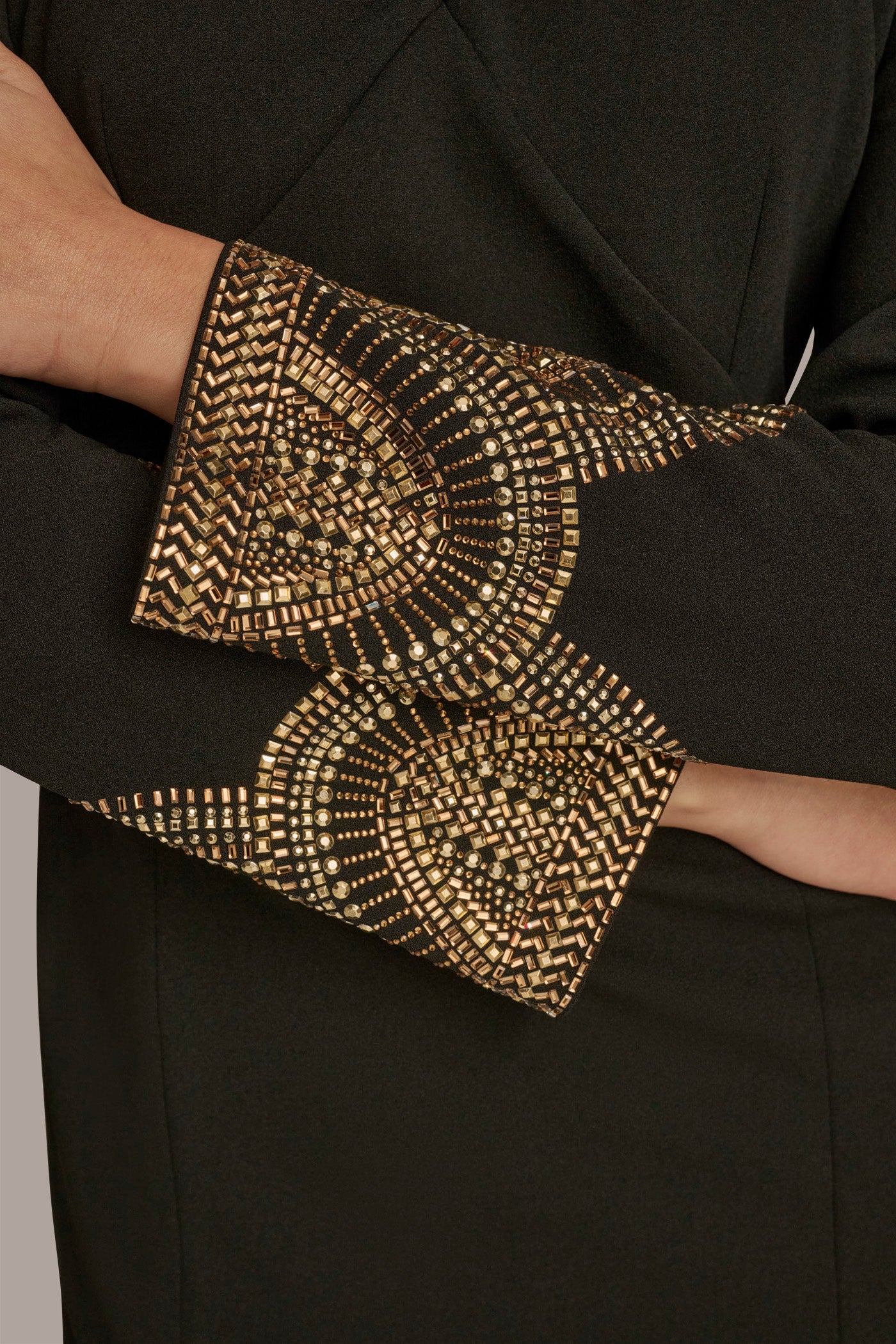 Donna Karan | LONG SLEEVE V-NECK SHEATH DRESS