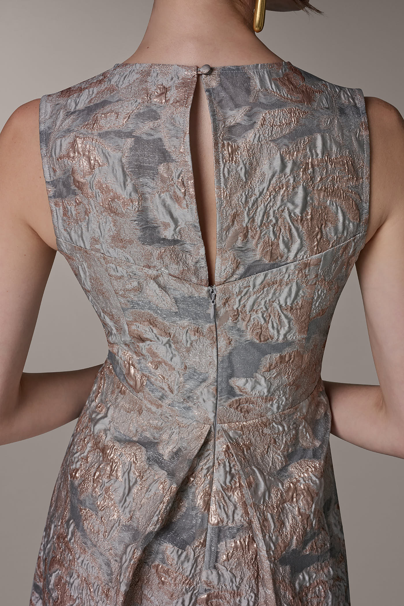 Donna Karan | SLEEVELESS FLORAL MIDI FIT AND FLARE GOWN